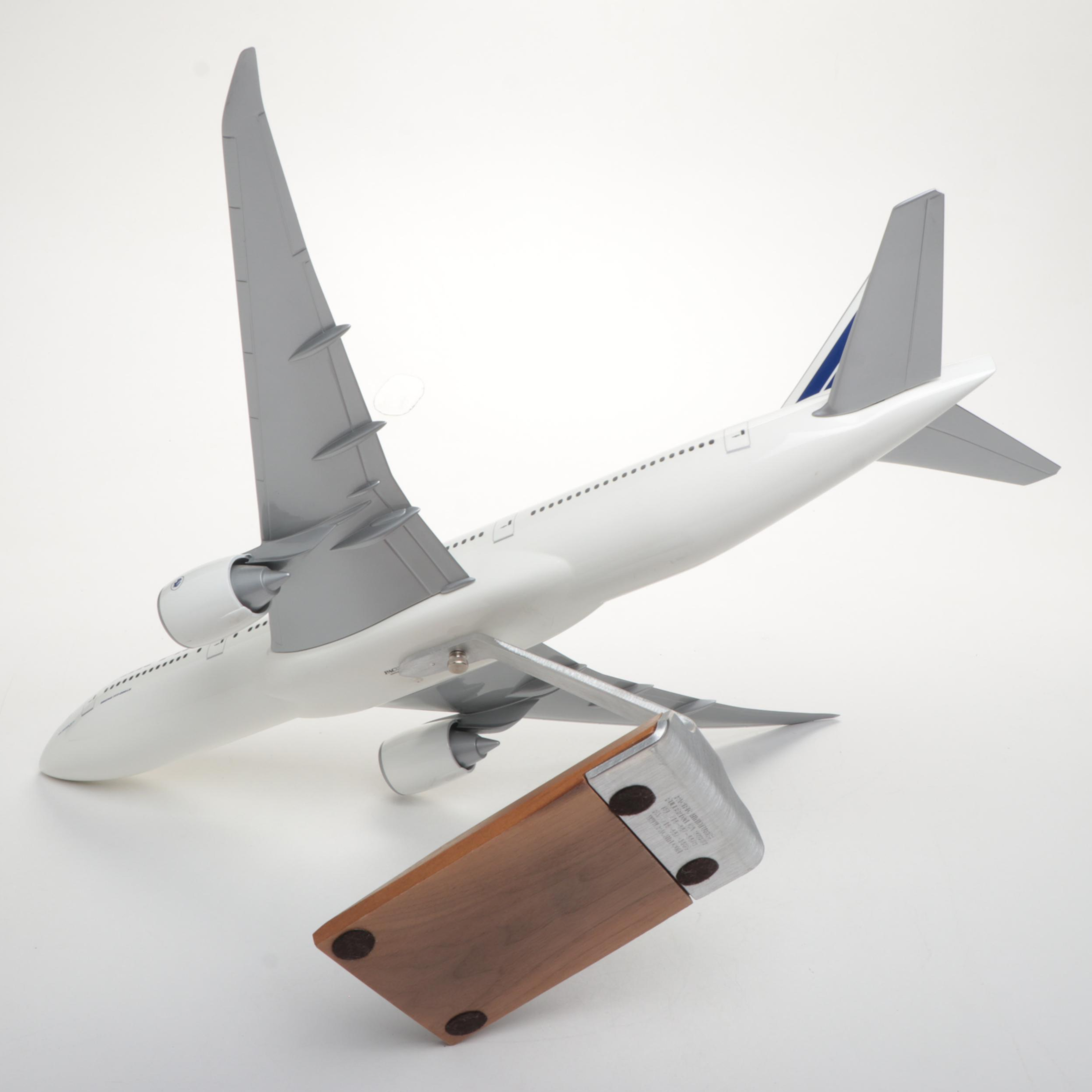 Pacific Miniatures Air France KLM Boeing 777-200 LR Model Airplane