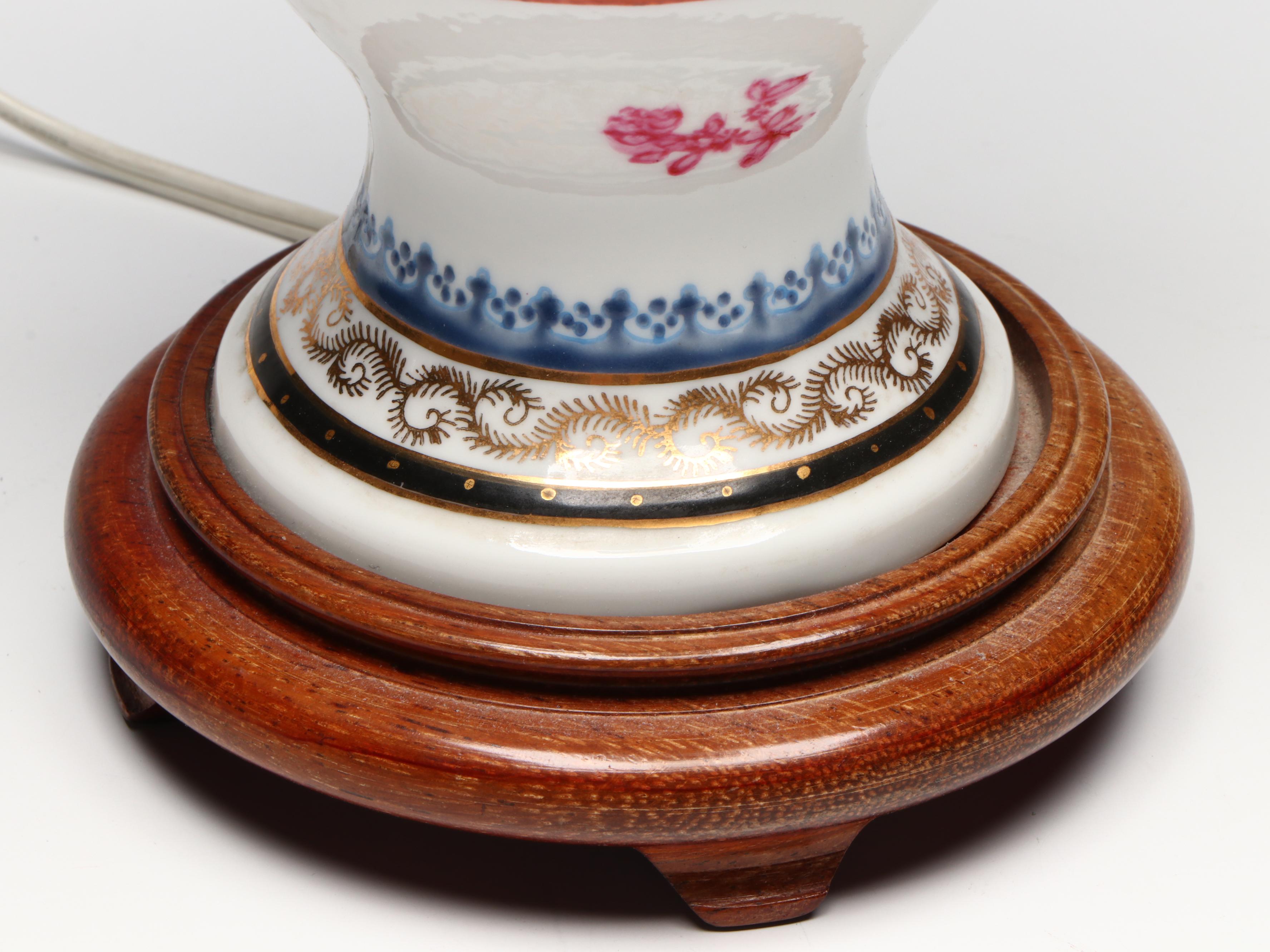 Chinese Export Armorial Porcelain Amphora Vase Converted Table Lamp