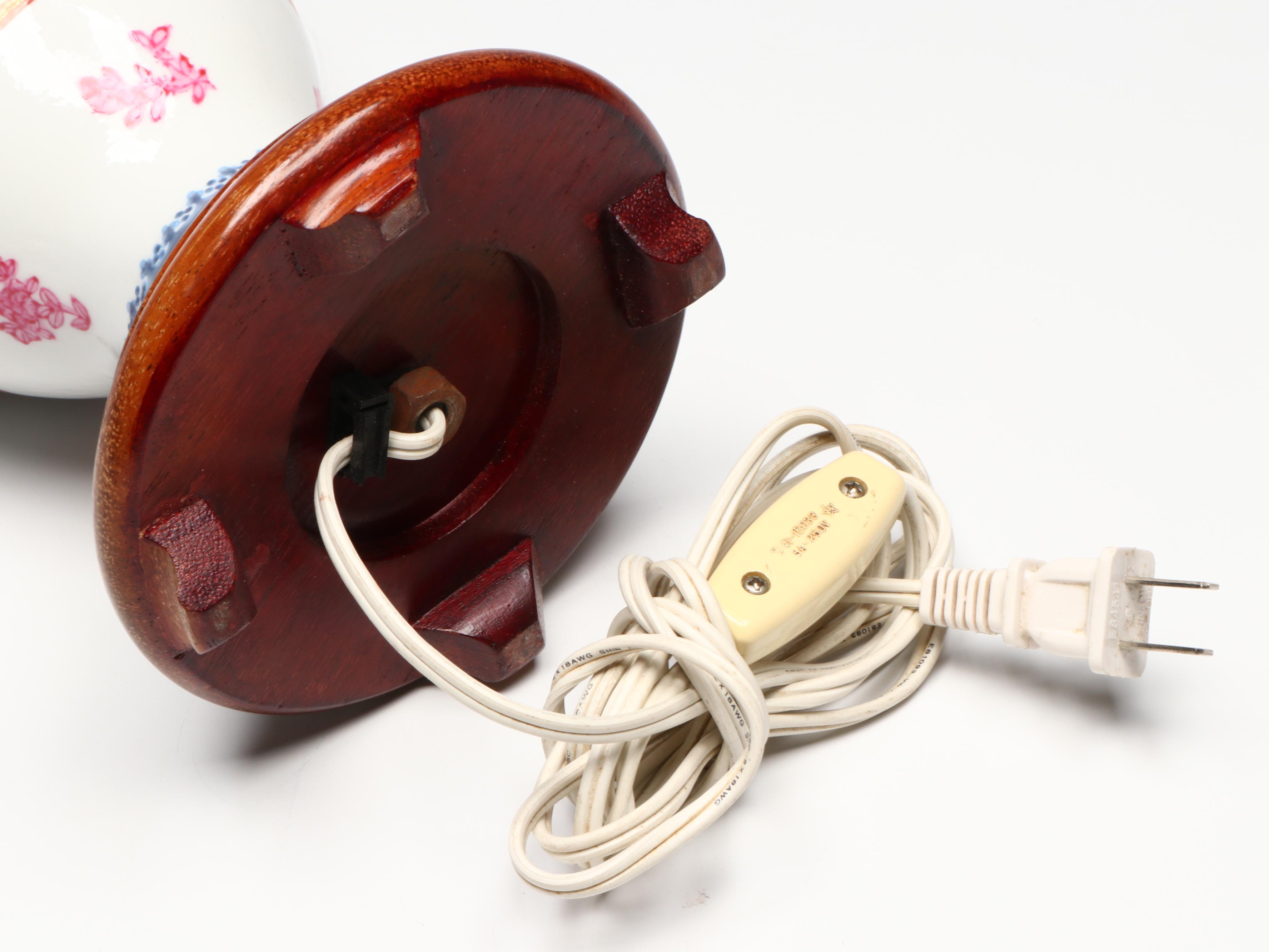 Chinese Export Armorial Porcelain Amphora Vase Converted Table Lamp