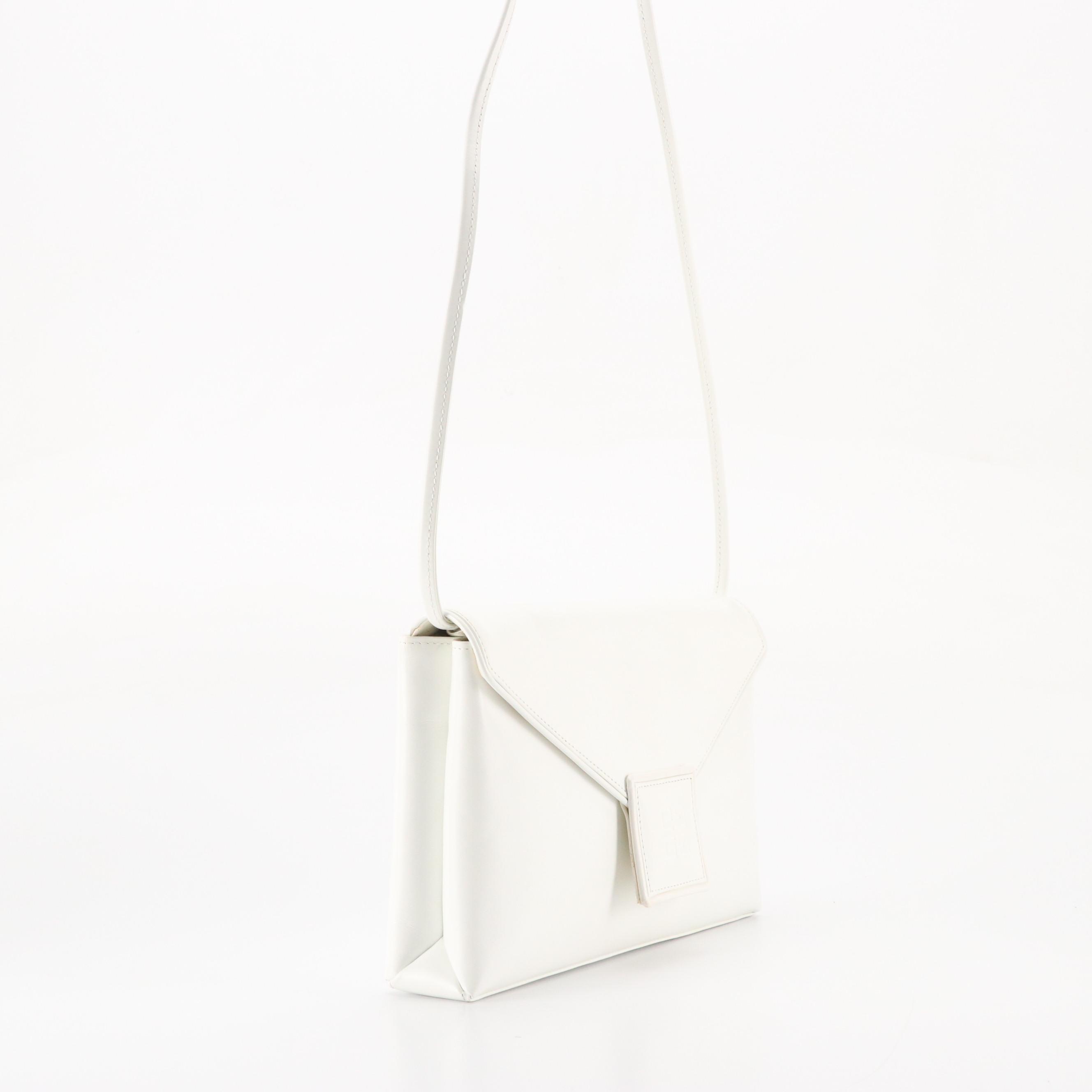 Givenchy Sacs Envelope Flap Crossbody Bag in White Leather