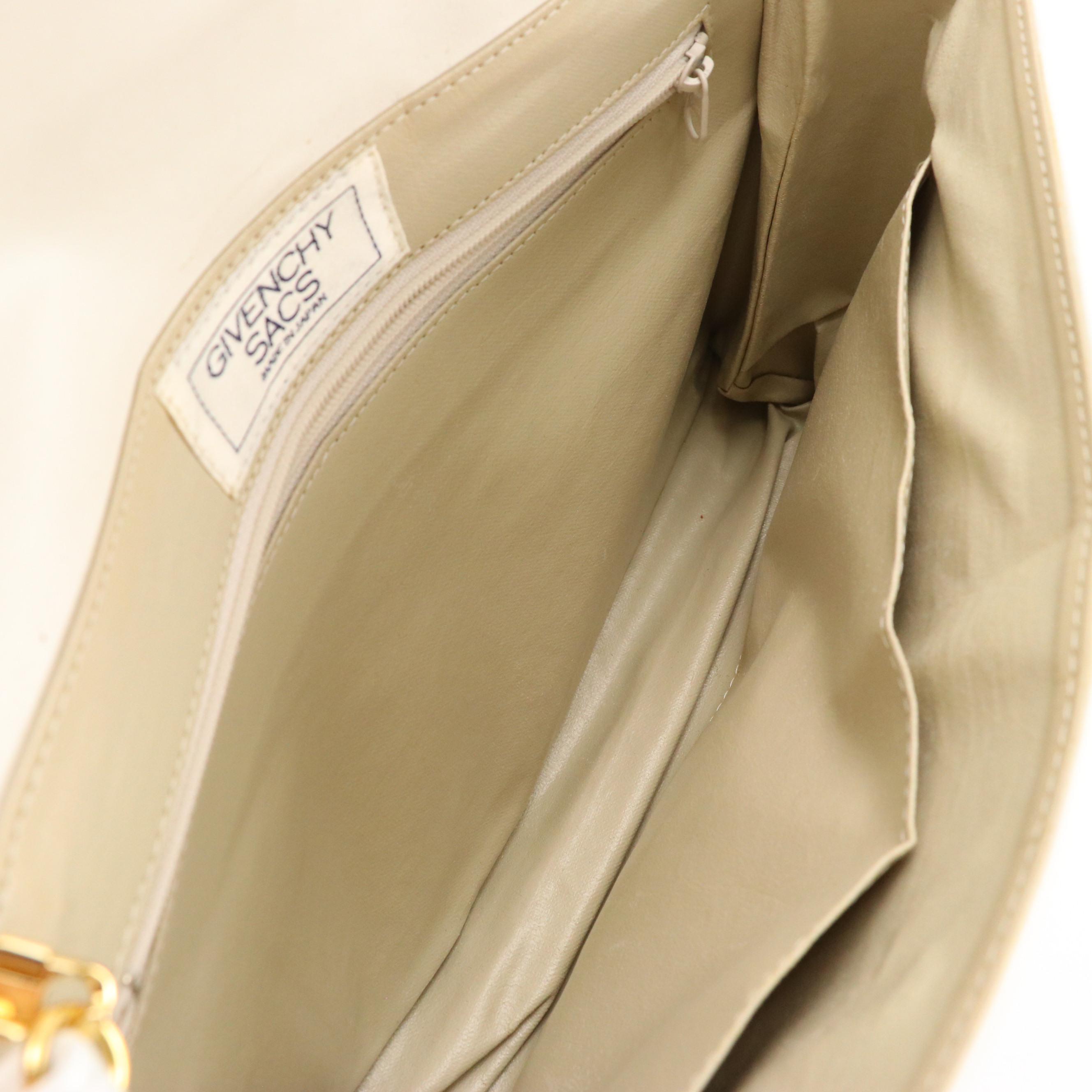 Givenchy Sacs Envelope Flap Crossbody Bag in White Leather