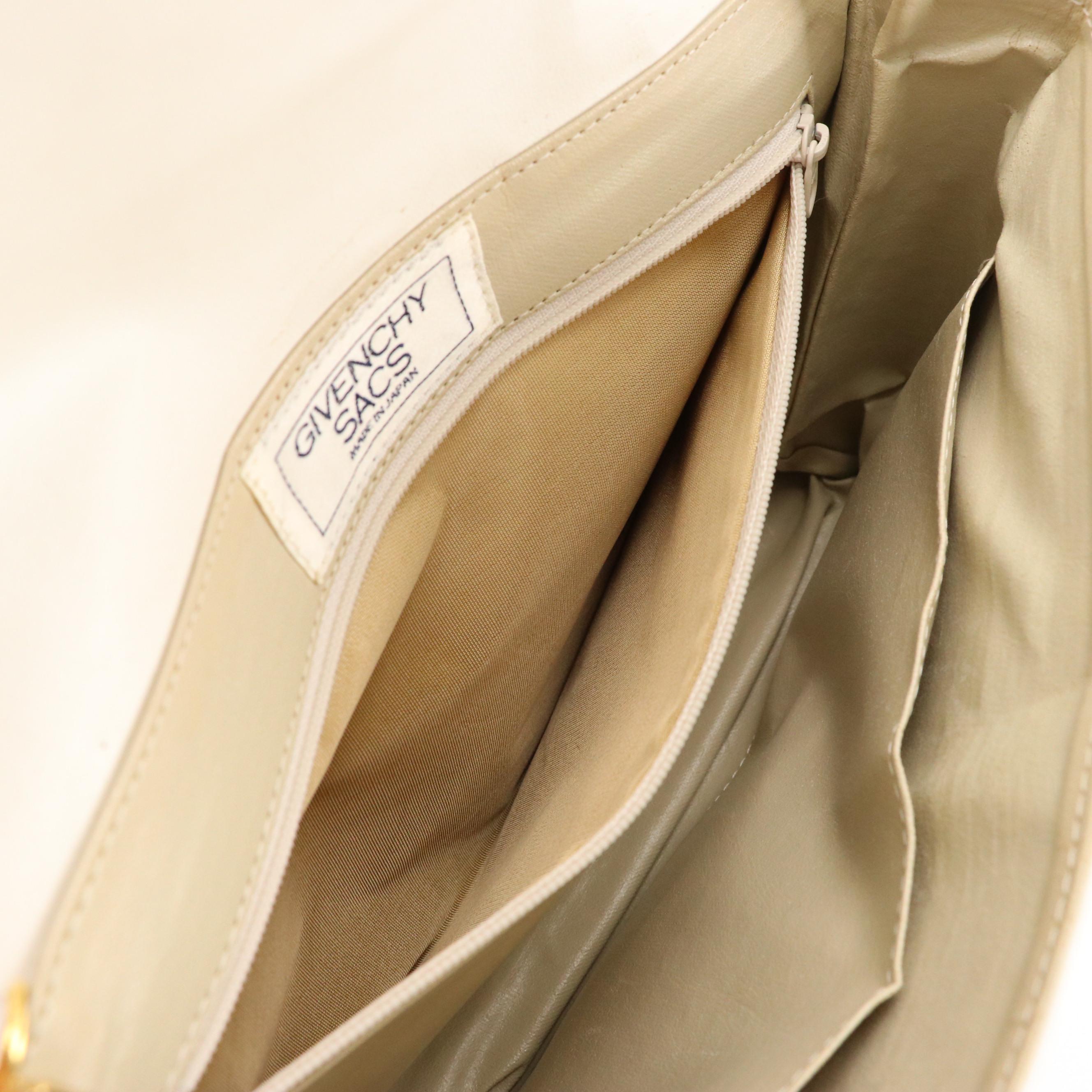 Givenchy Sacs Envelope Flap Crossbody Bag in White Leather