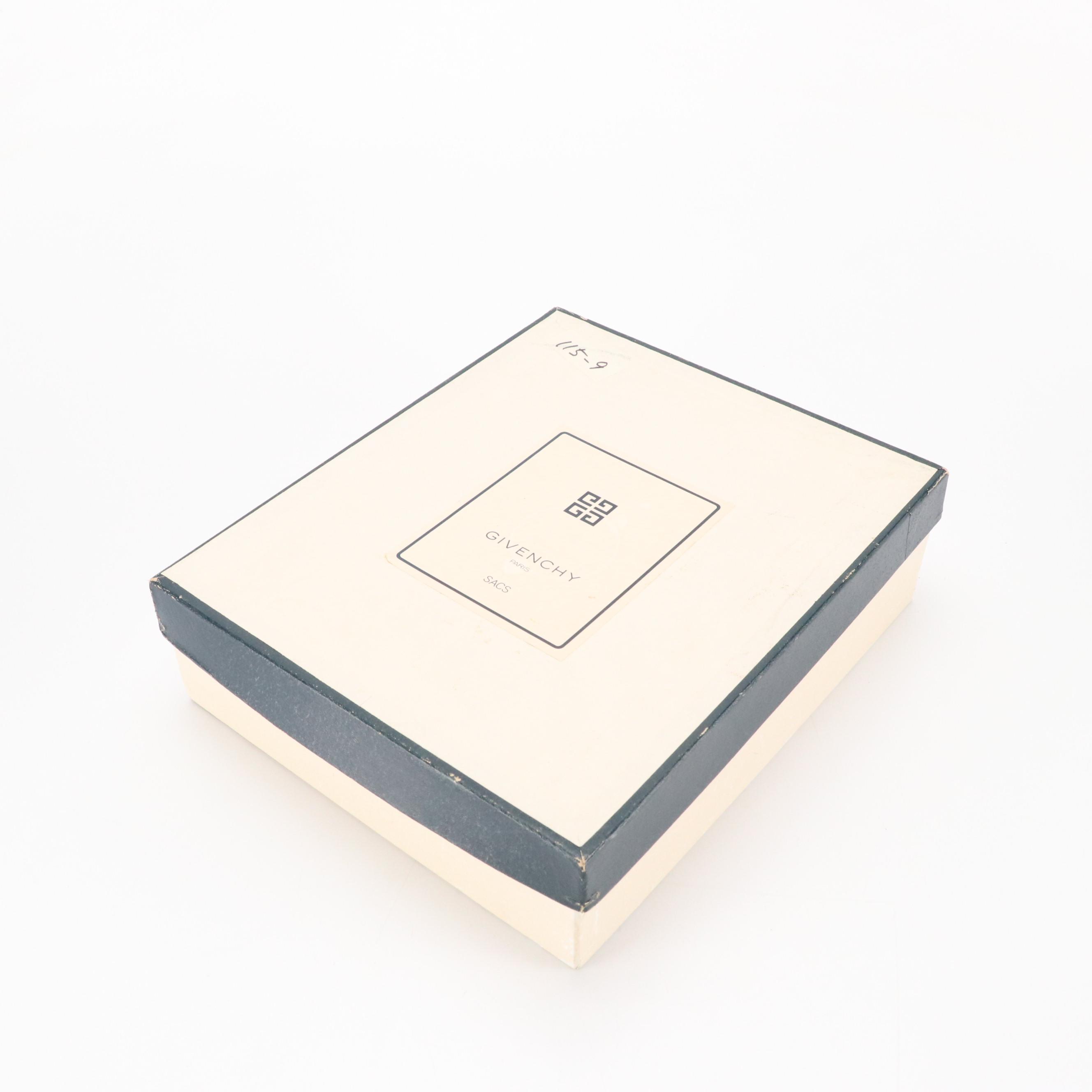 Givenchy Sacs Envelope Flap Crossbody Bag in White Leather