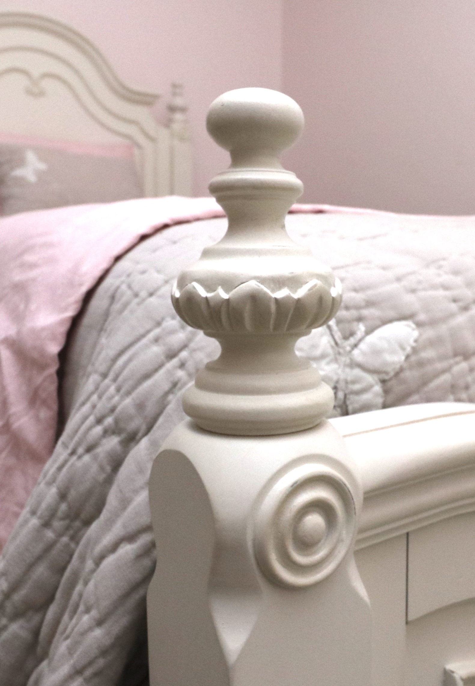 Legacy Classic Kids Twin Bed Pair and Bedside Table with RH Baby & Child Bedding