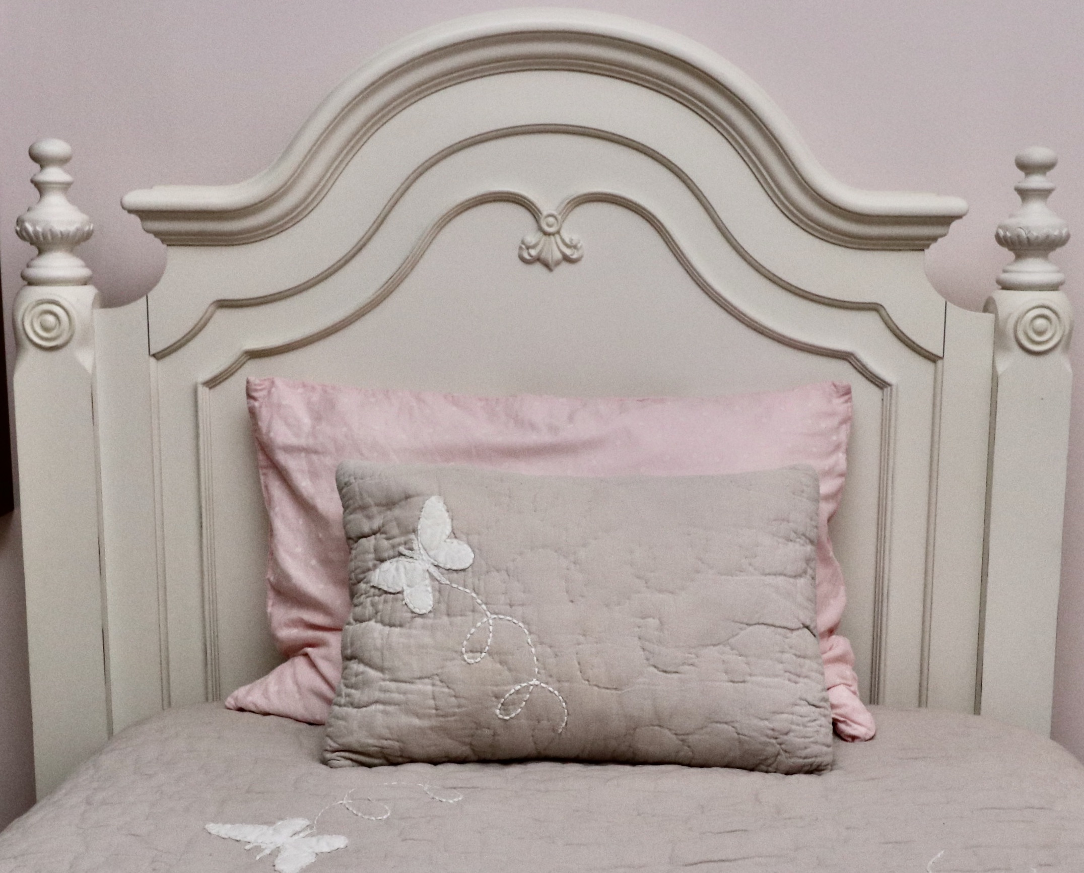 Legacy Classic Kids Twin Bed Pair and Bedside Table with RH Baby & Child Bedding