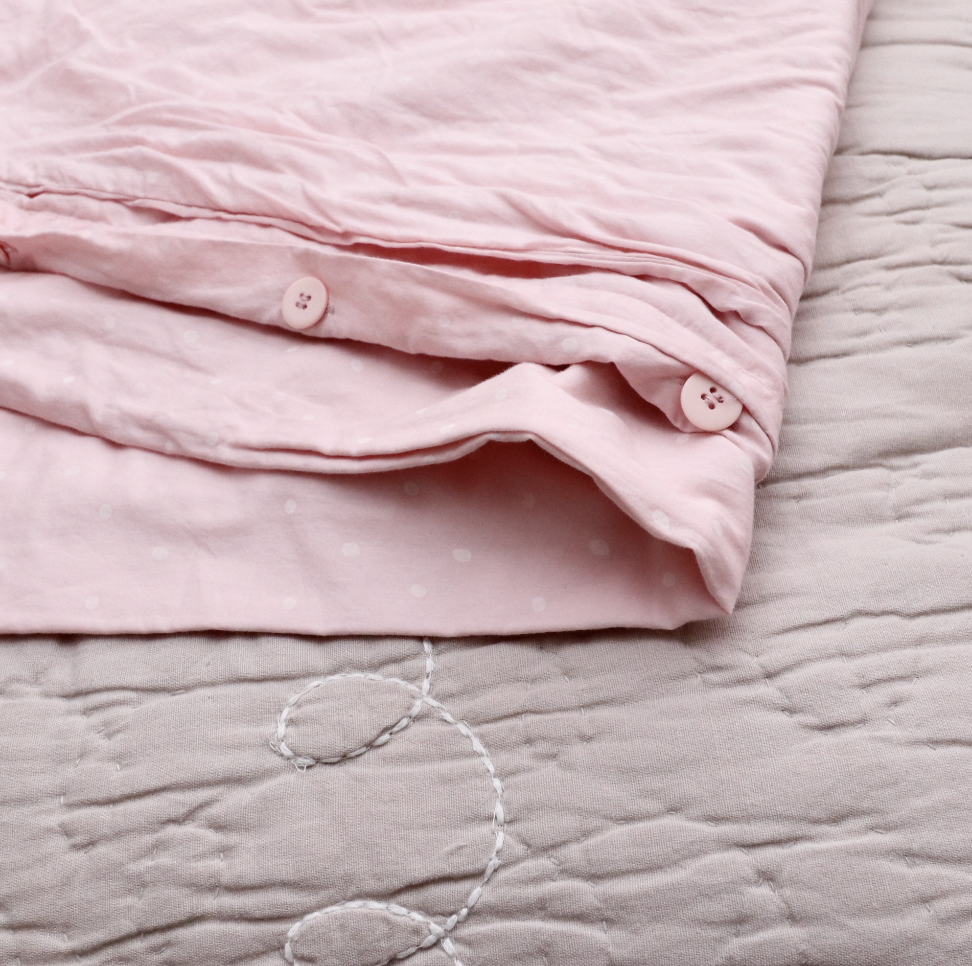 Legacy Classic Kids Twin Bed Pair and Bedside Table with RH Baby & Child Bedding