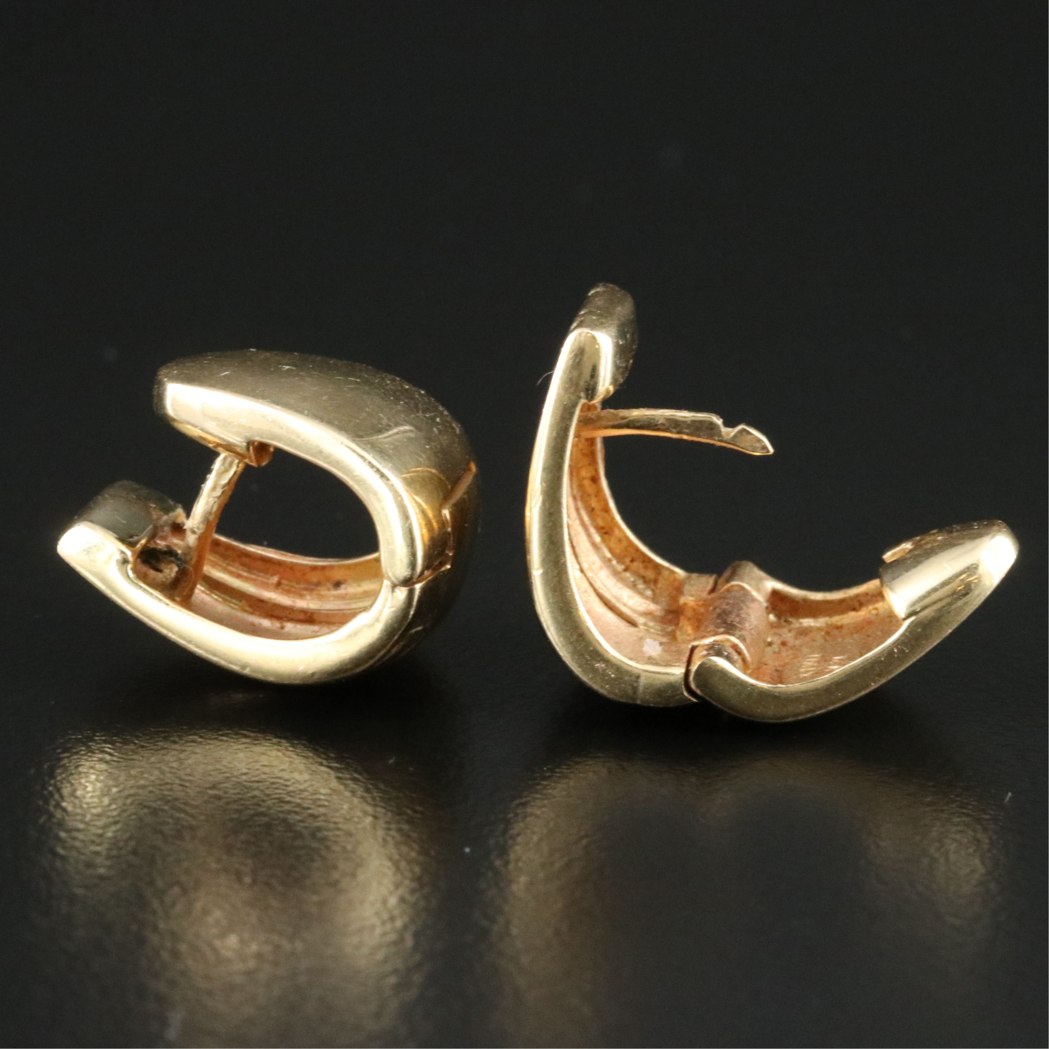 14K Fluted Huggie Hoop Earrings