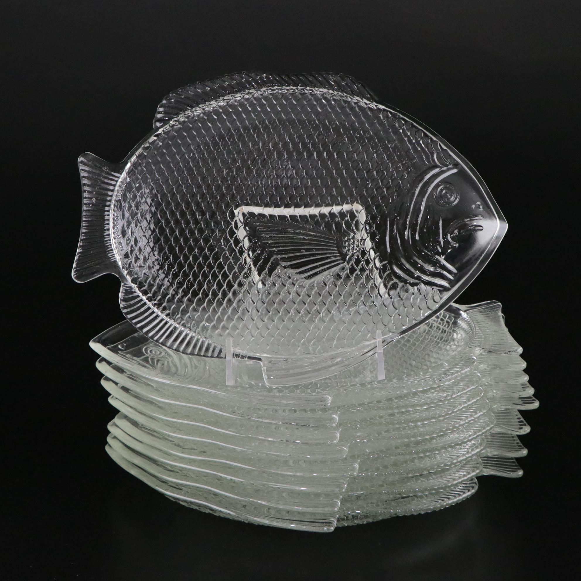 French Arcoroc "Poisson" and Anchor Hocking Glass Plates with Wire Fish Basket