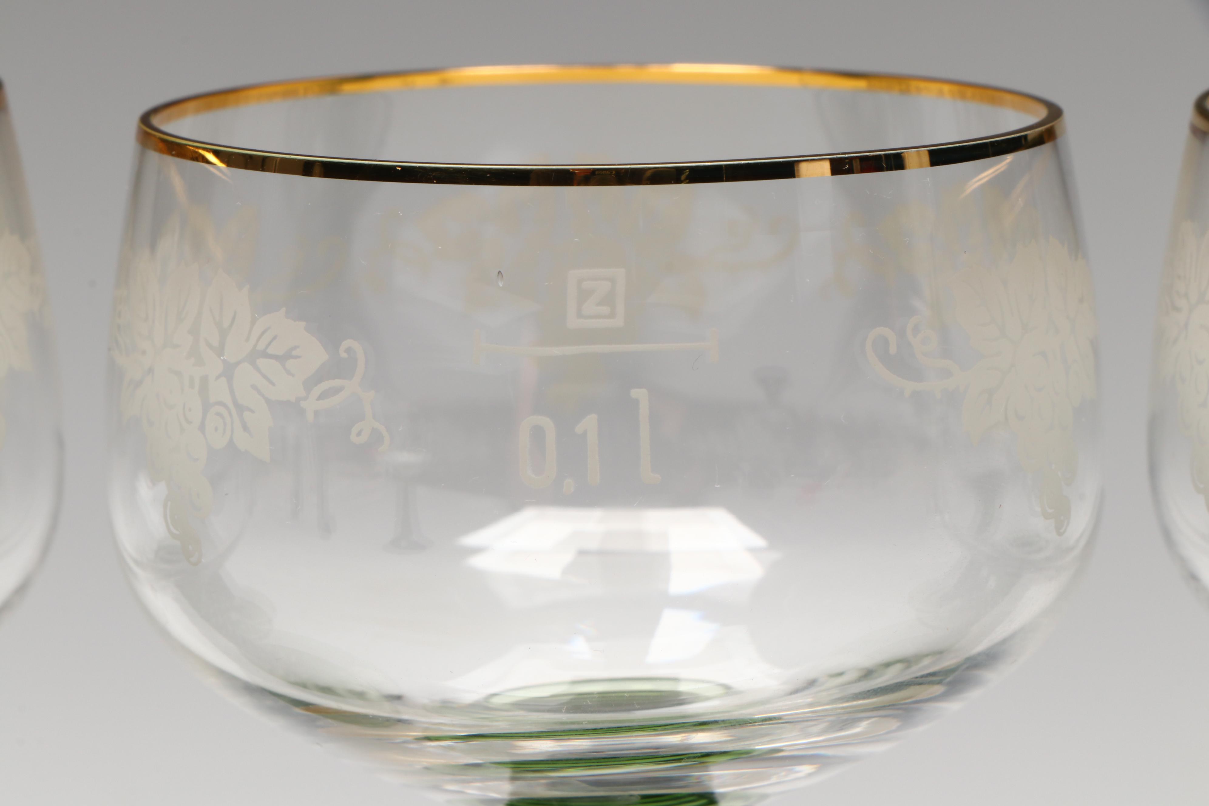 Beehive Stem Gold Rimmed Roemer Wine Glasses with Metal Rack