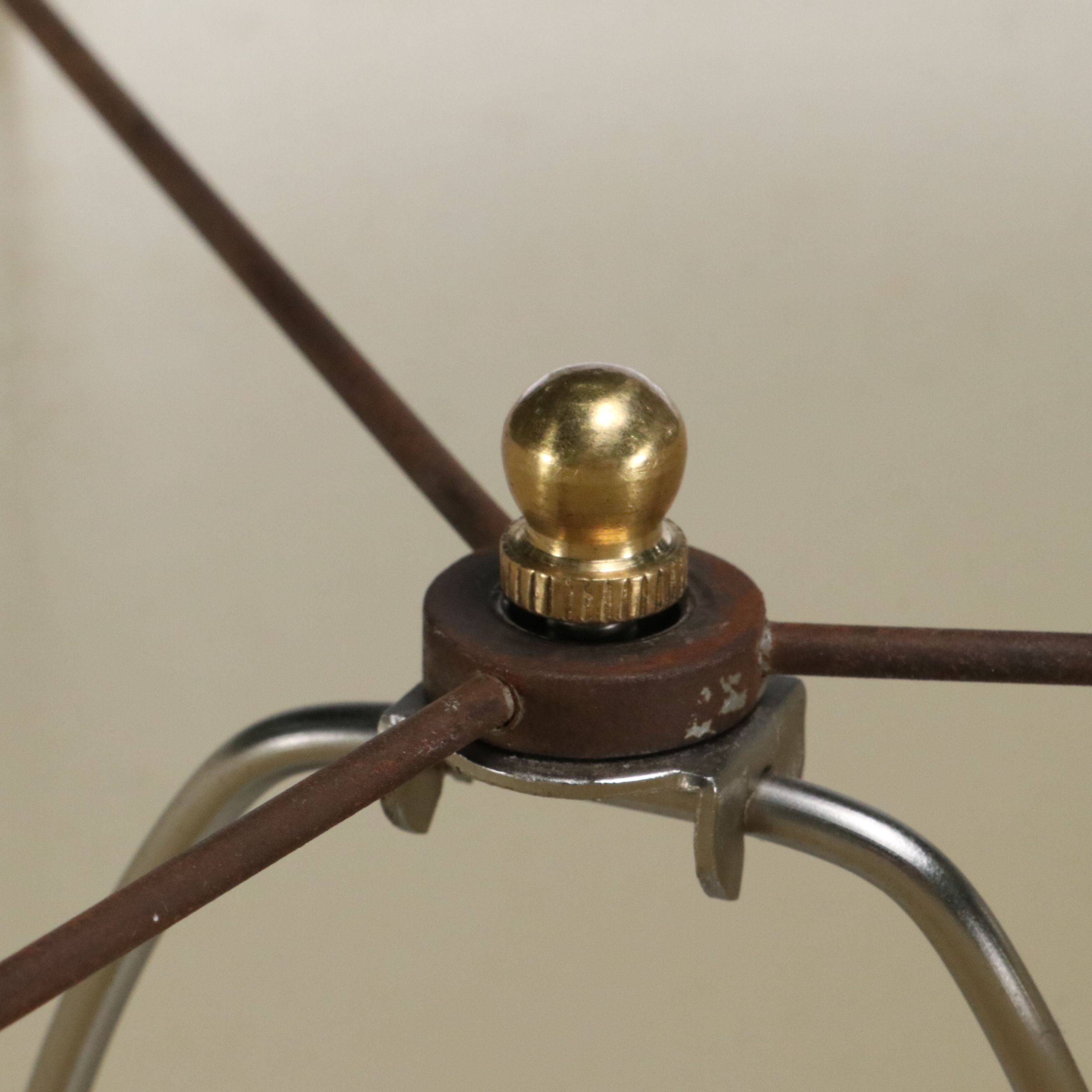 Chinese Cabbage Leaf Porcelain Lamp with Silk Drum Shade