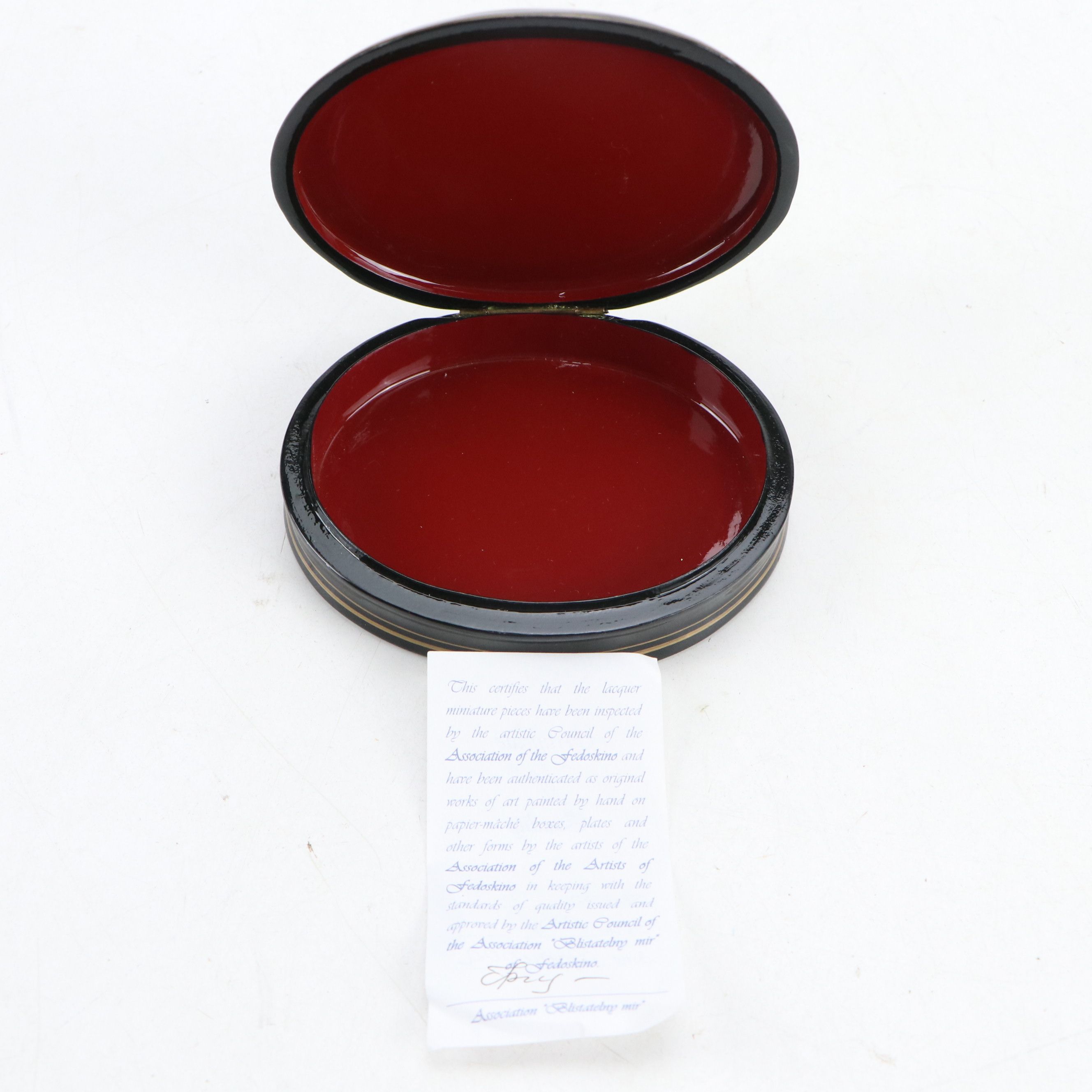 Russian Fedoskino Hand-Painted Cat Portrait Lacquerware Box