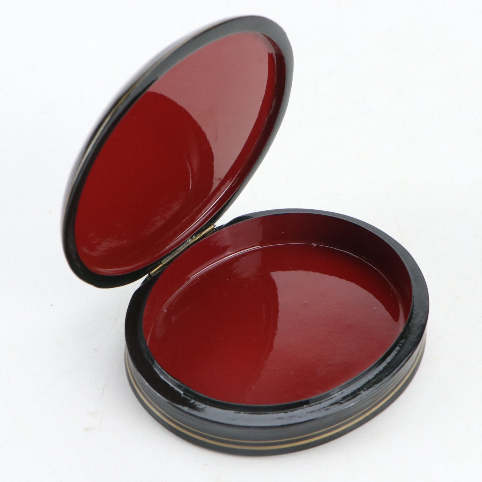 Russian Fedoskino Hand-Painted Cat Portrait Lacquerware Box