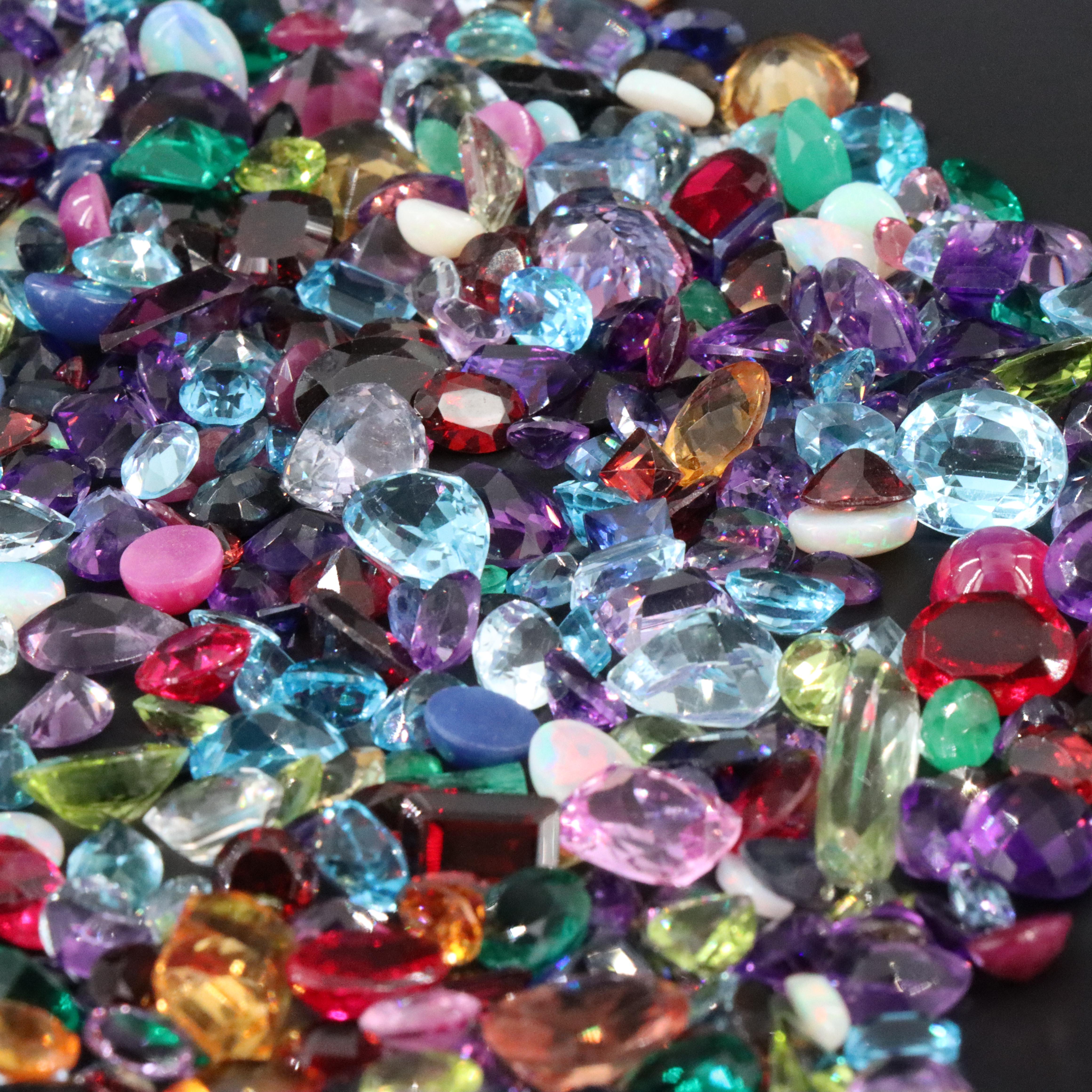 Loose 925.00 CTW Gemstone Lot Including Lab Grown Ruby, Garnet and Peridot