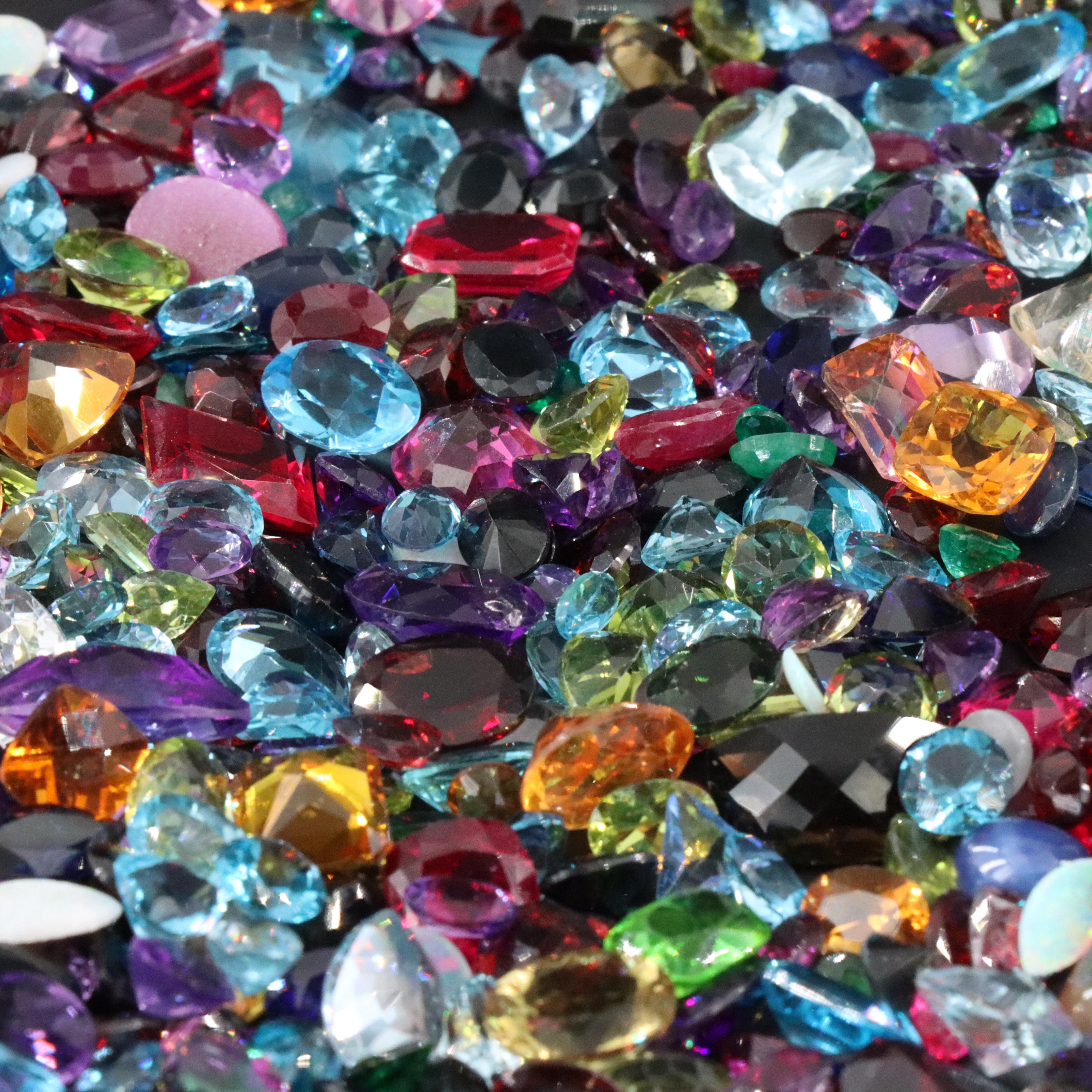 Loose 925.00 CTW Gemstone Lot Including Lab Grown Ruby, Garnet and Peridot