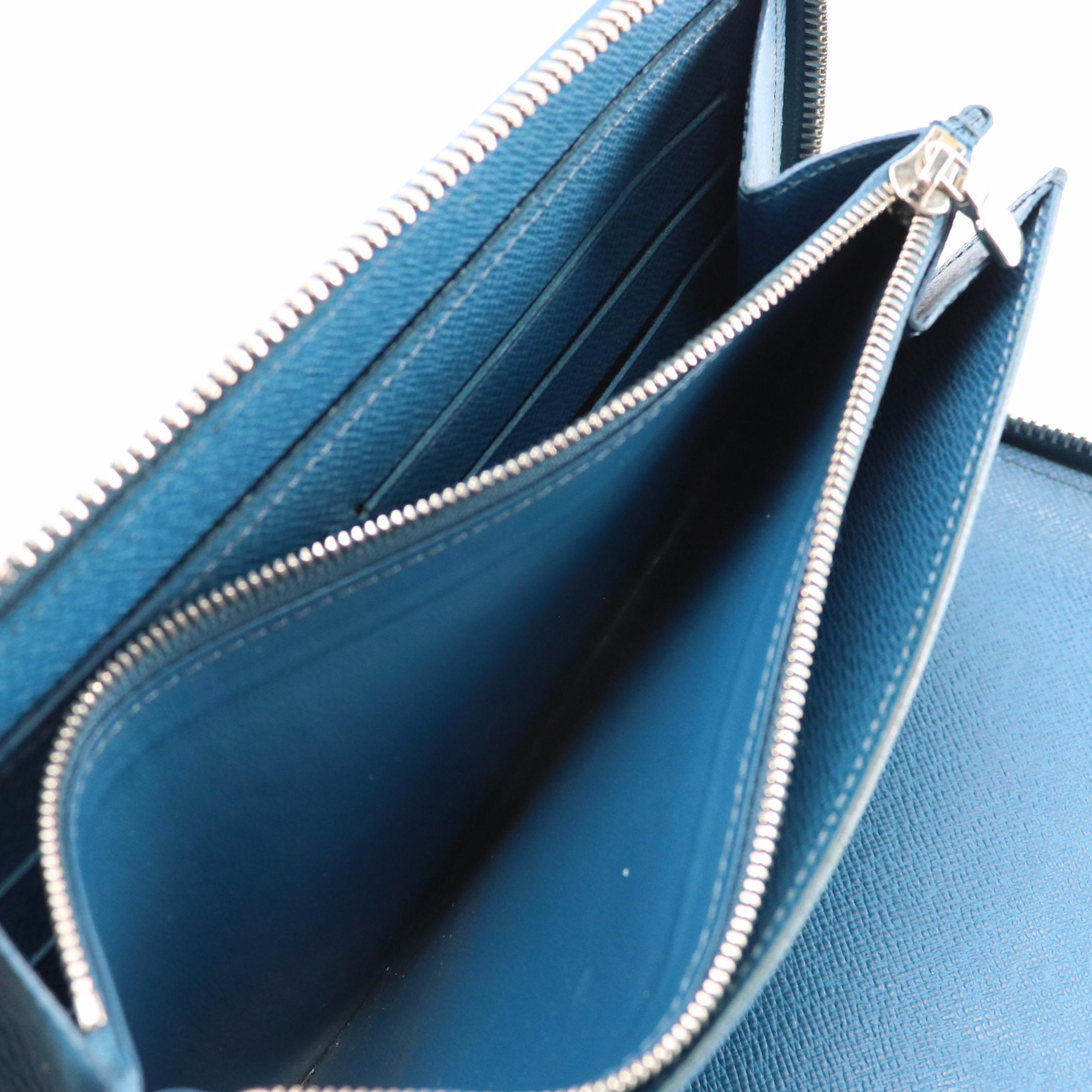 Louis Vuitton Zip Around Organizer Wallet in Toledo Blue Epi Leather