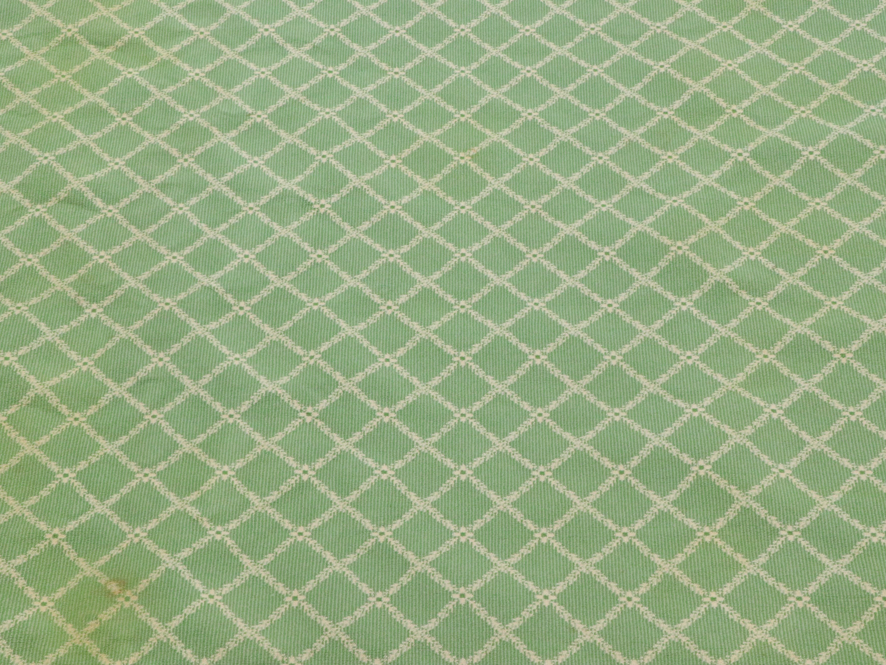 10'11 x 14'11 Machine Made Green Lattice Room-Sized Rug