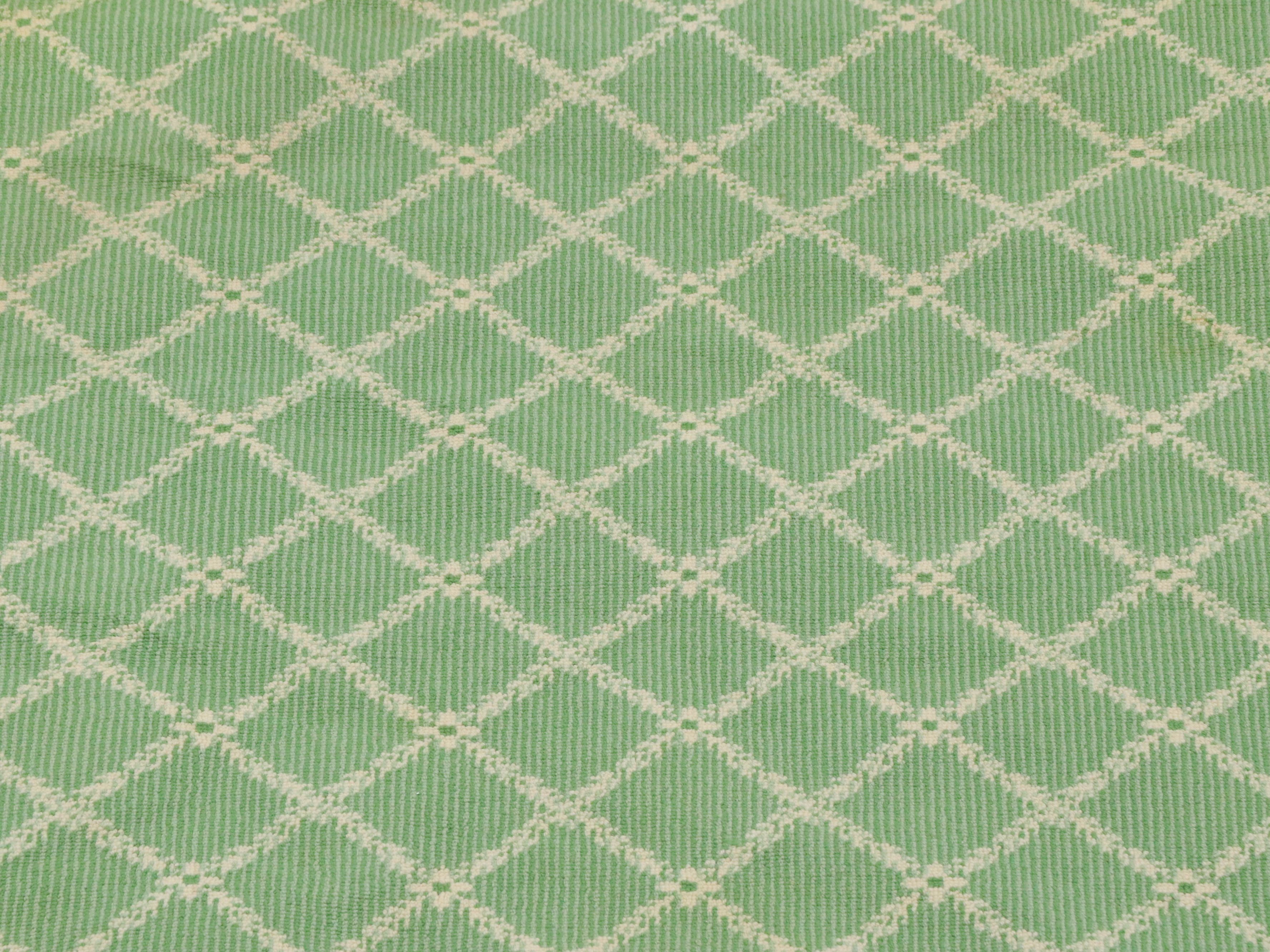 10'11 x 14'11 Machine Made Green Lattice Room-Sized Rug