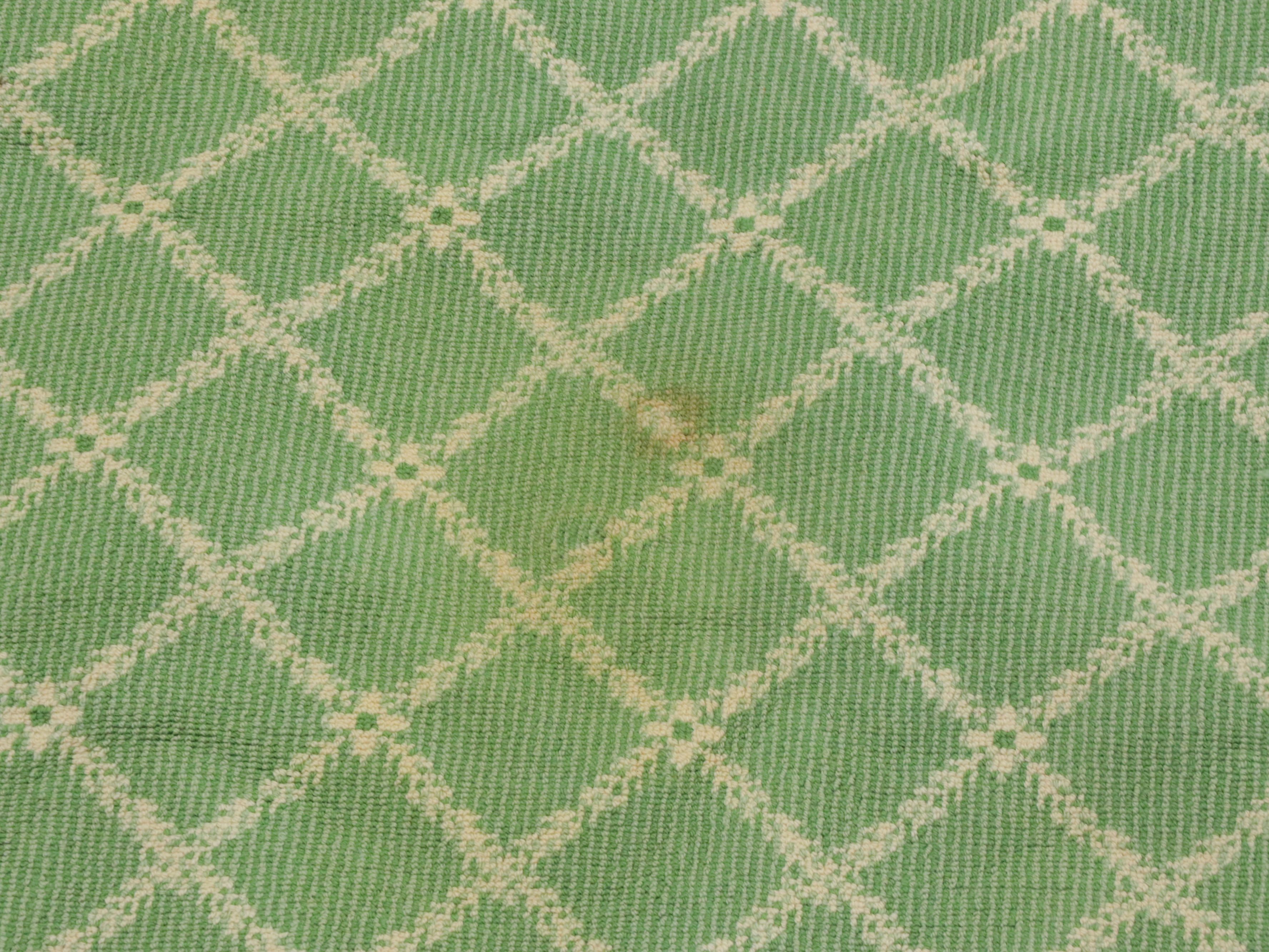 10'11 x 14'11 Machine Made Green Lattice Room-Sized Rug