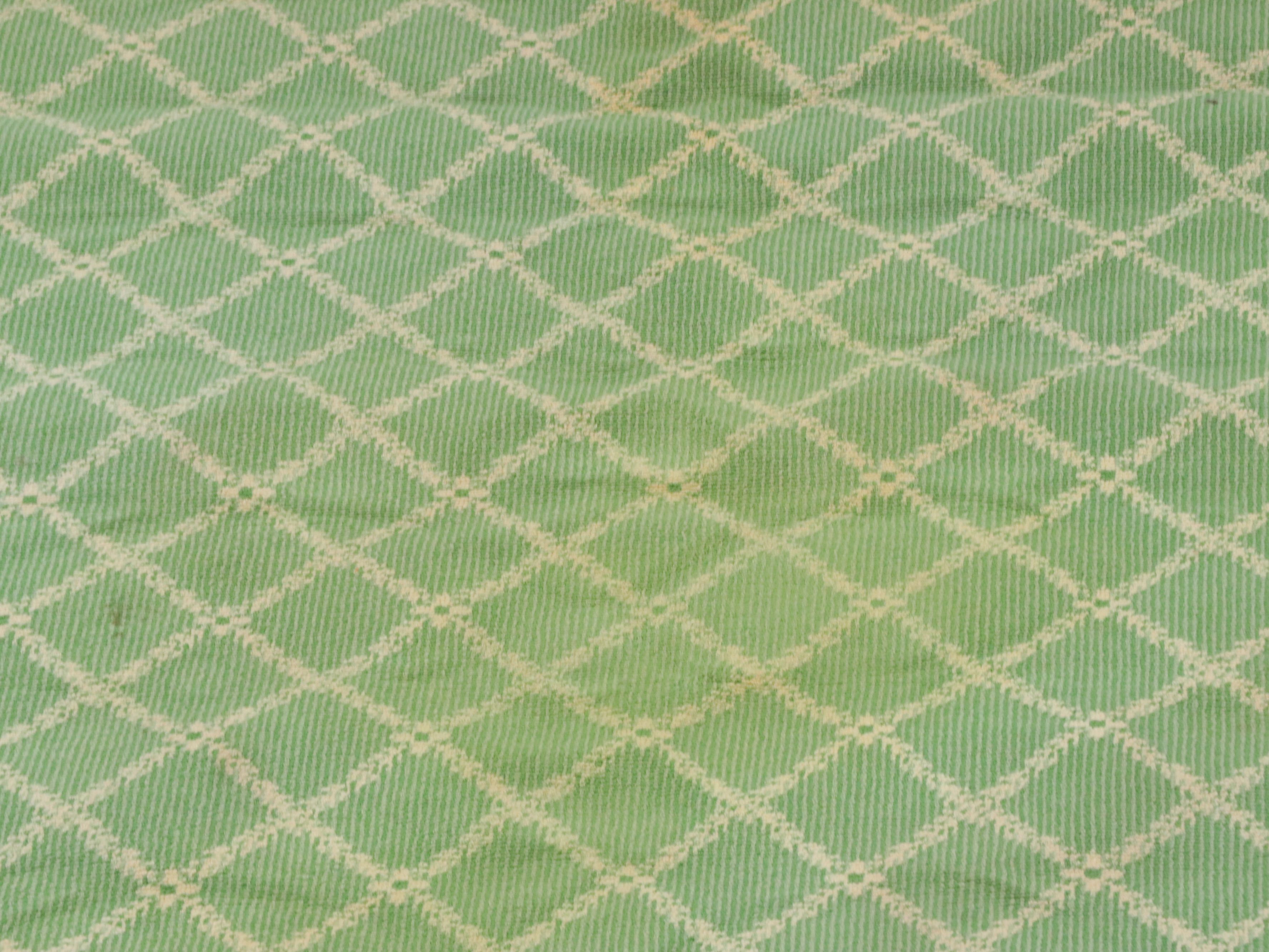 10'11 x 14'11 Machine Made Green Lattice Room-Sized Rug