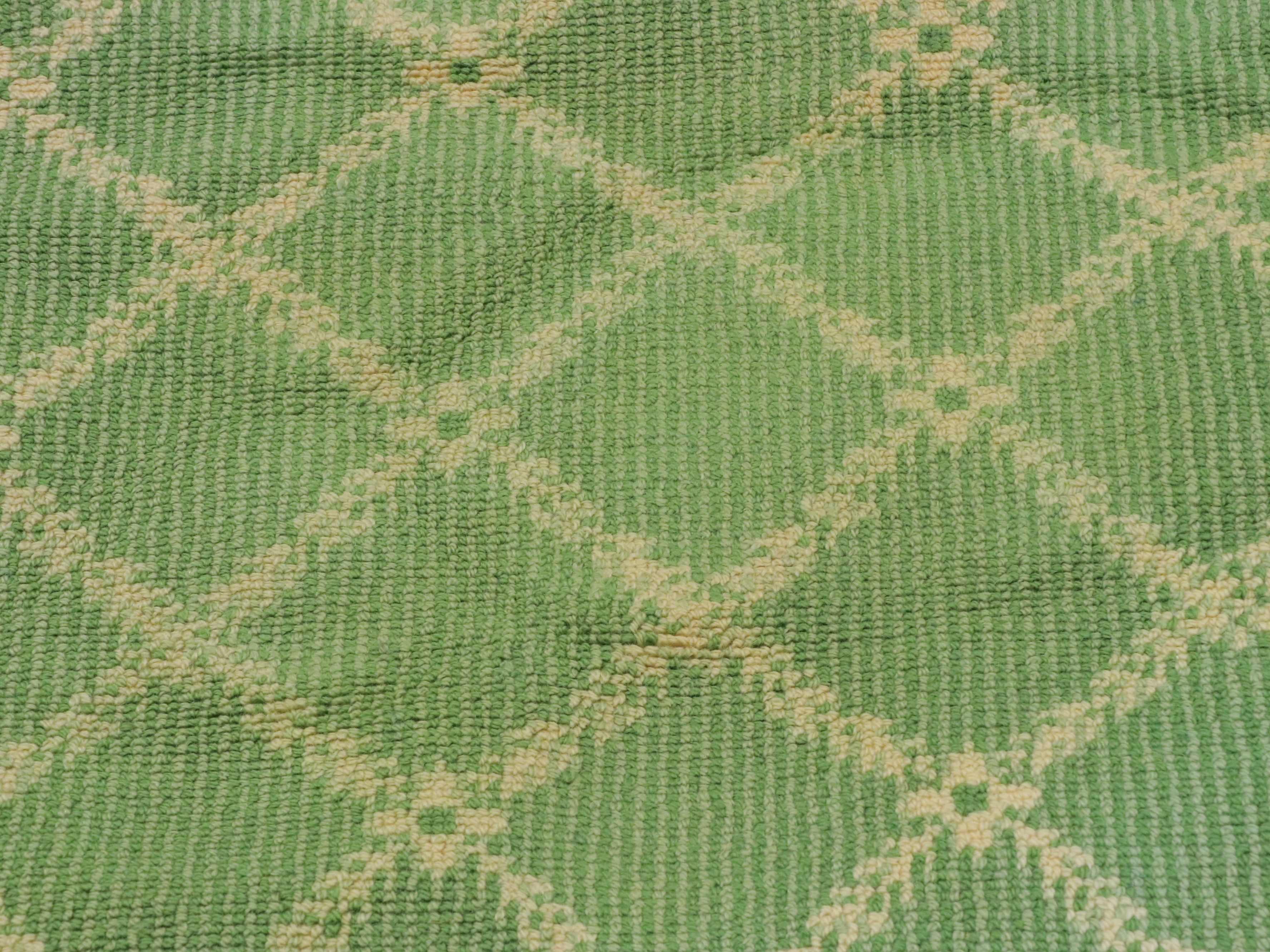 10'11 x 14'11 Machine Made Green Lattice Room-Sized Rug