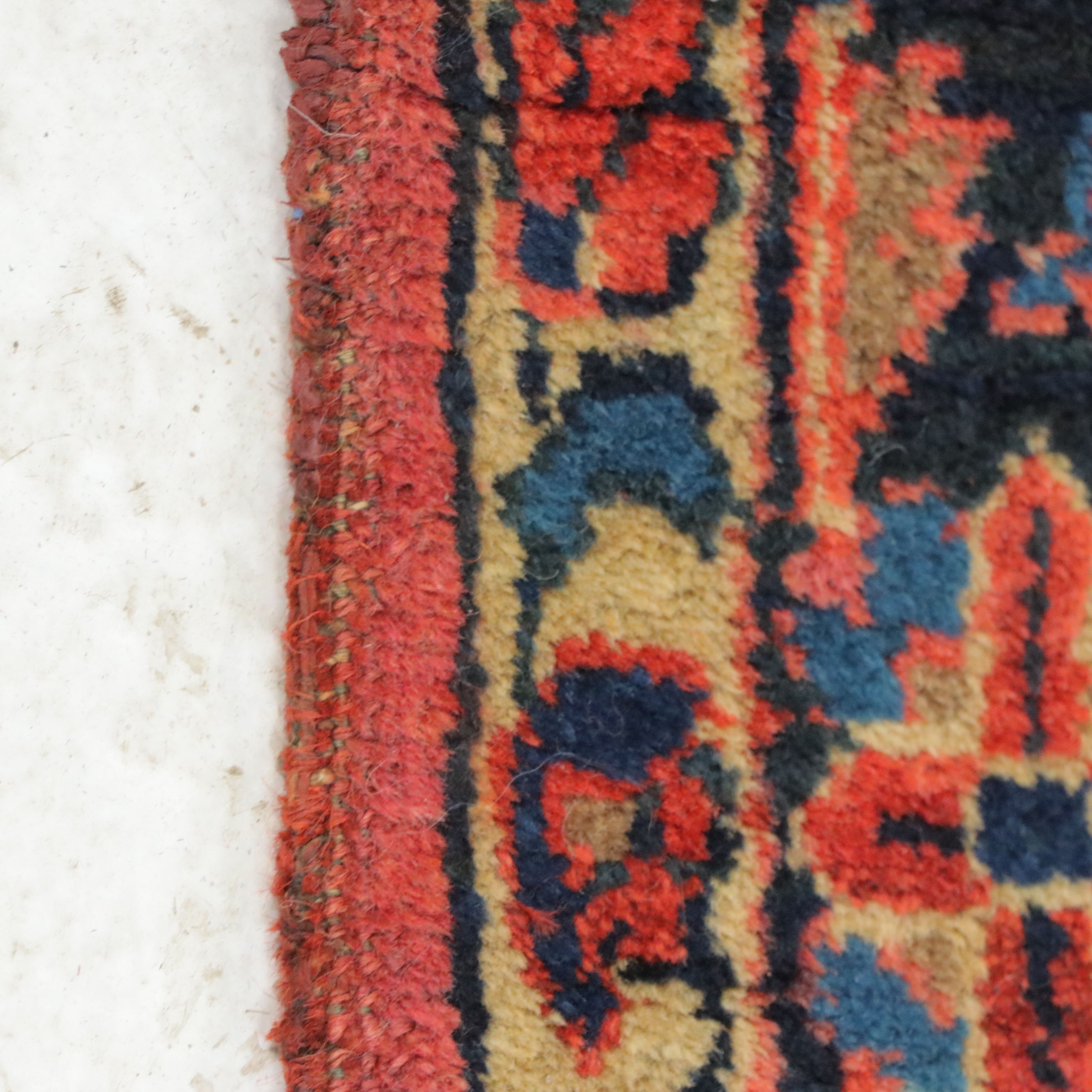 2'8 x 4'9 Hand-Knotted Persian Sarouk Accent Rug