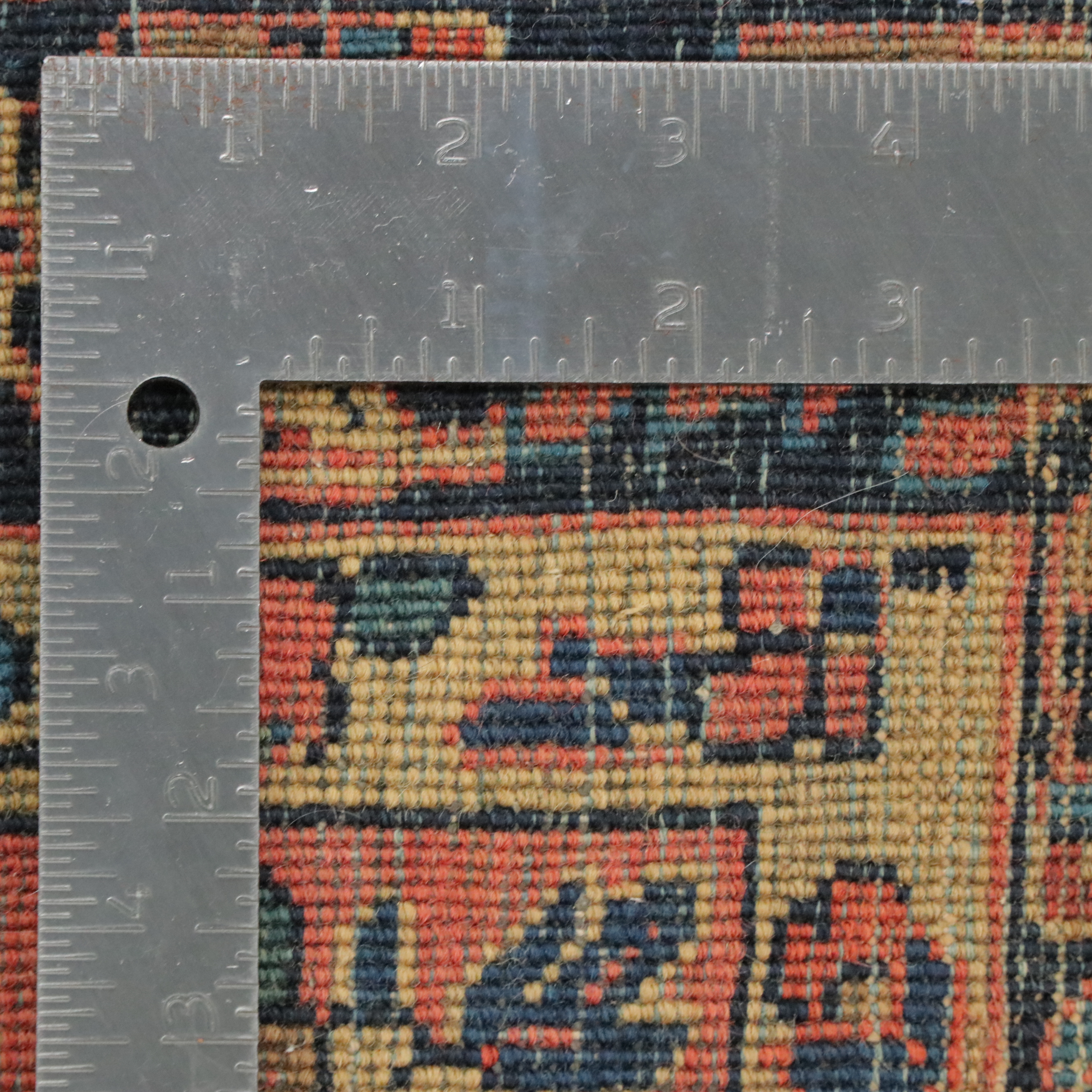 2'8 x 4'9 Hand-Knotted Persian Sarouk Accent Rug