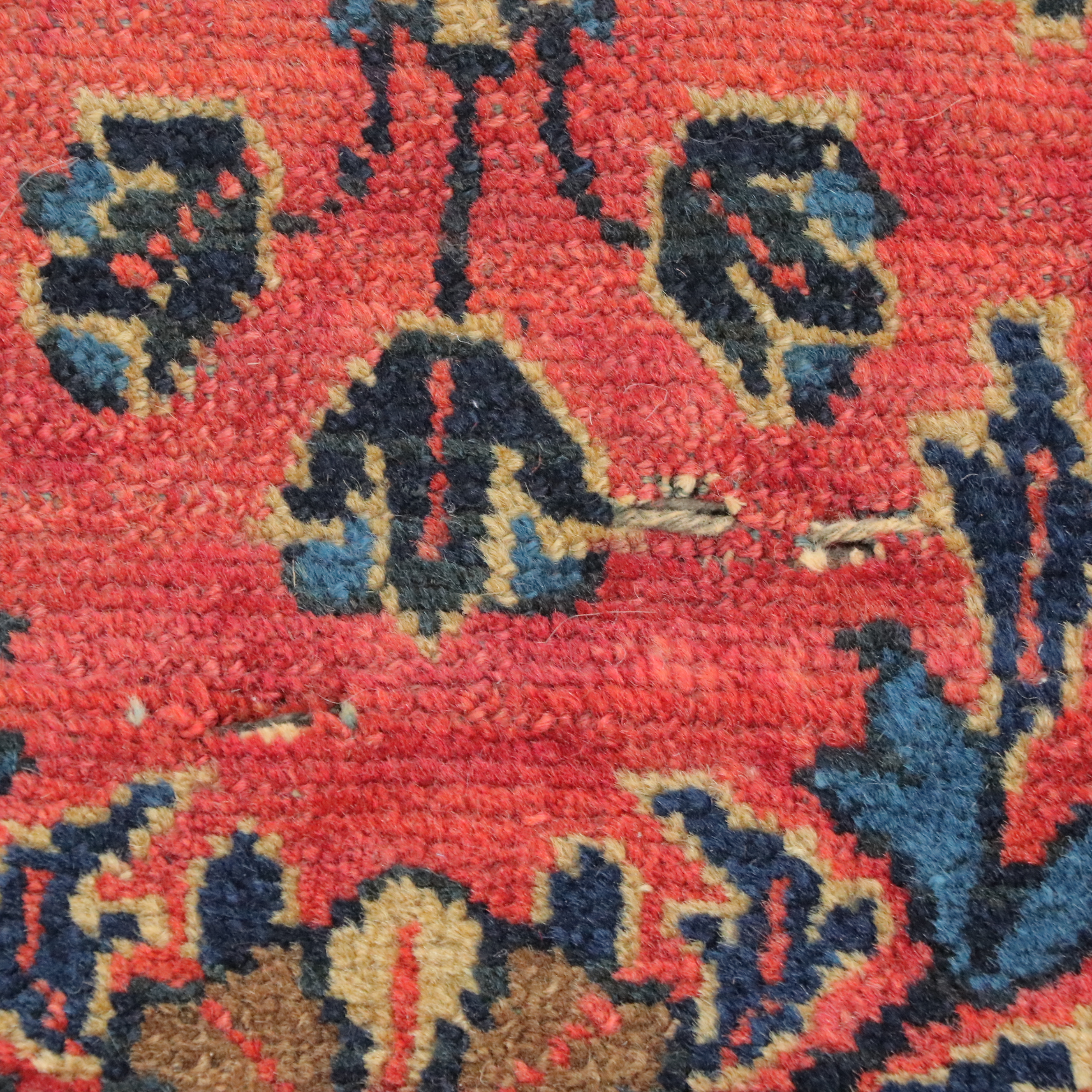 2'8 x 4'9 Hand-Knotted Persian Sarouk Accent Rug