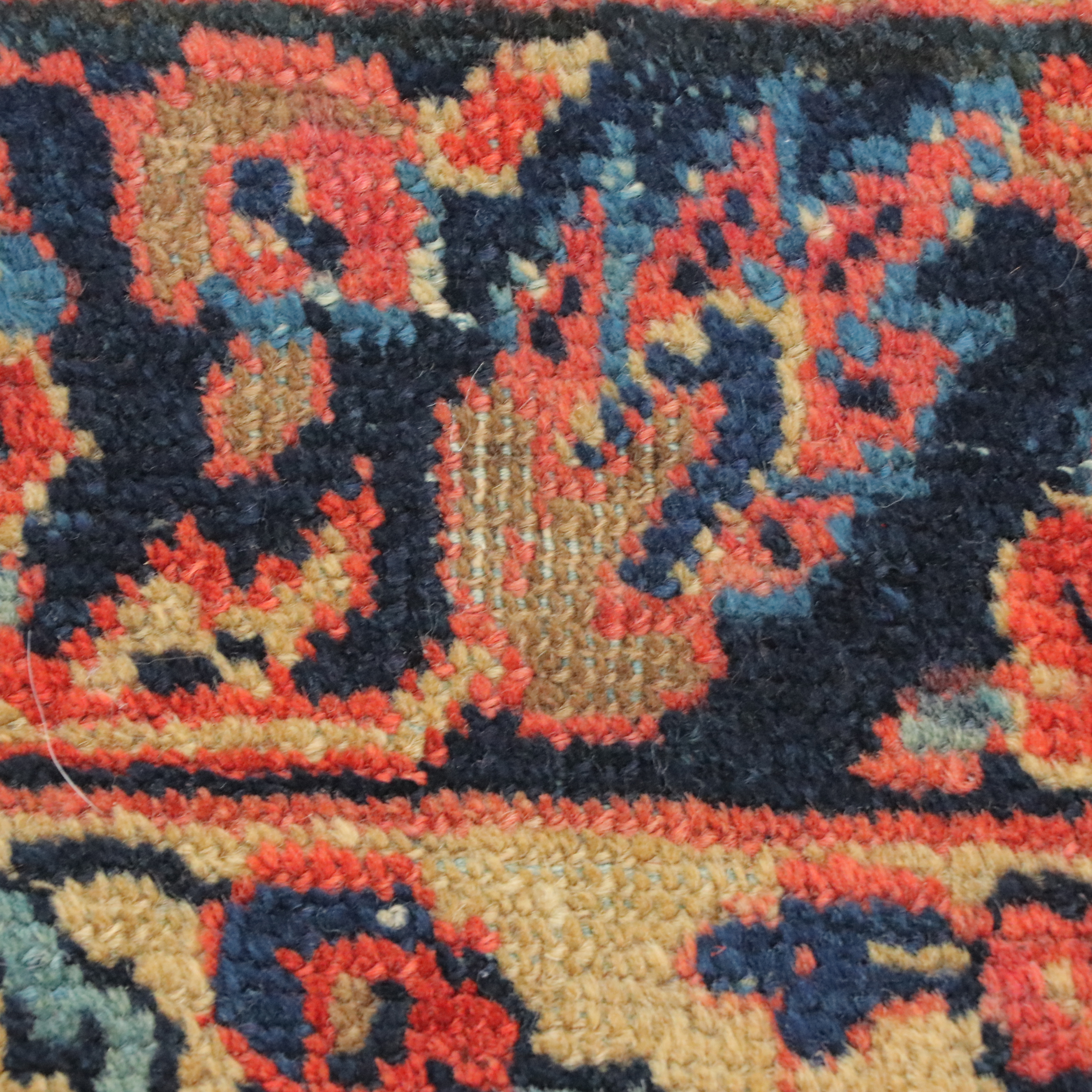 2'8 x 4'9 Hand-Knotted Persian Sarouk Accent Rug