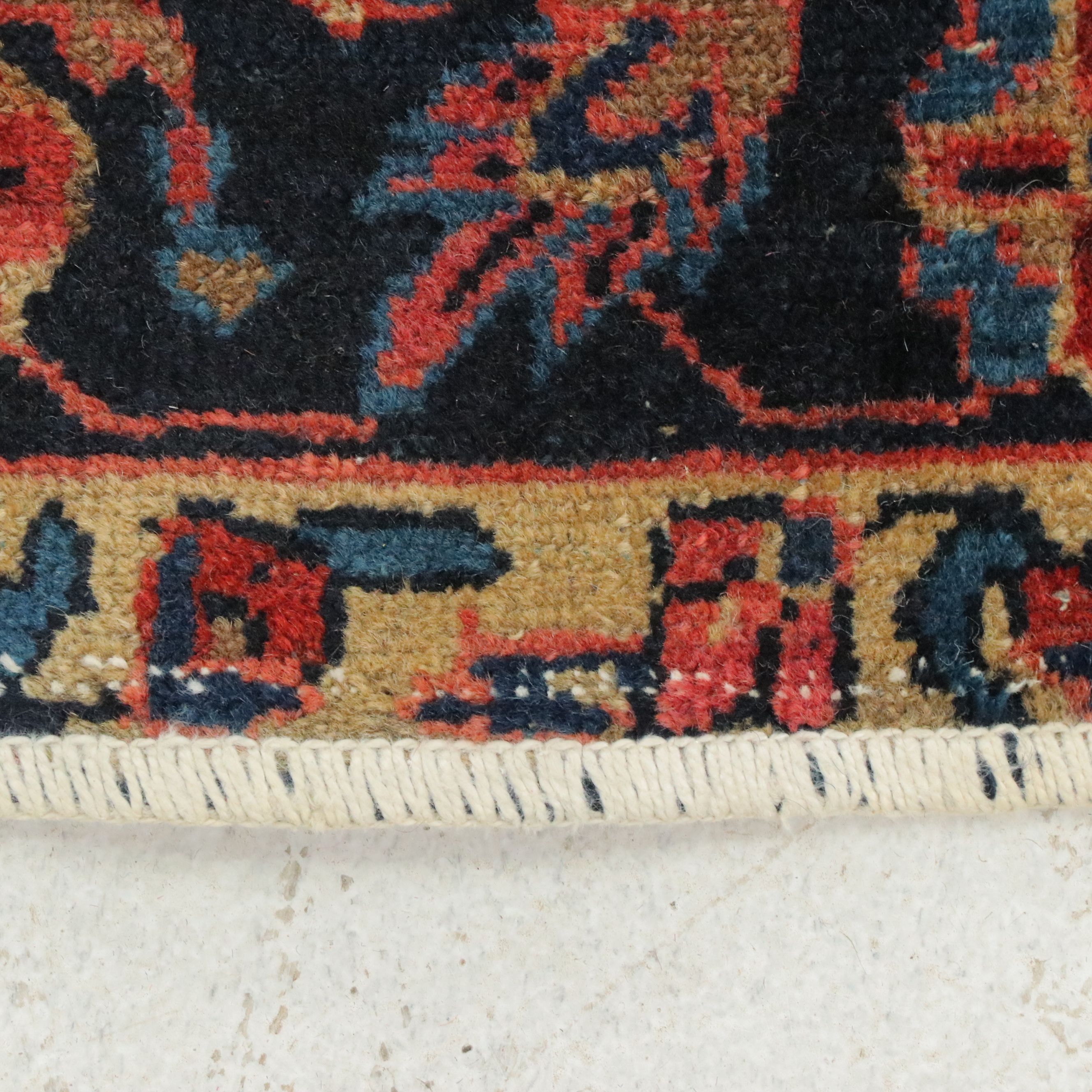 2'8 x 4'9 Hand-Knotted Persian Sarouk Accent Rug