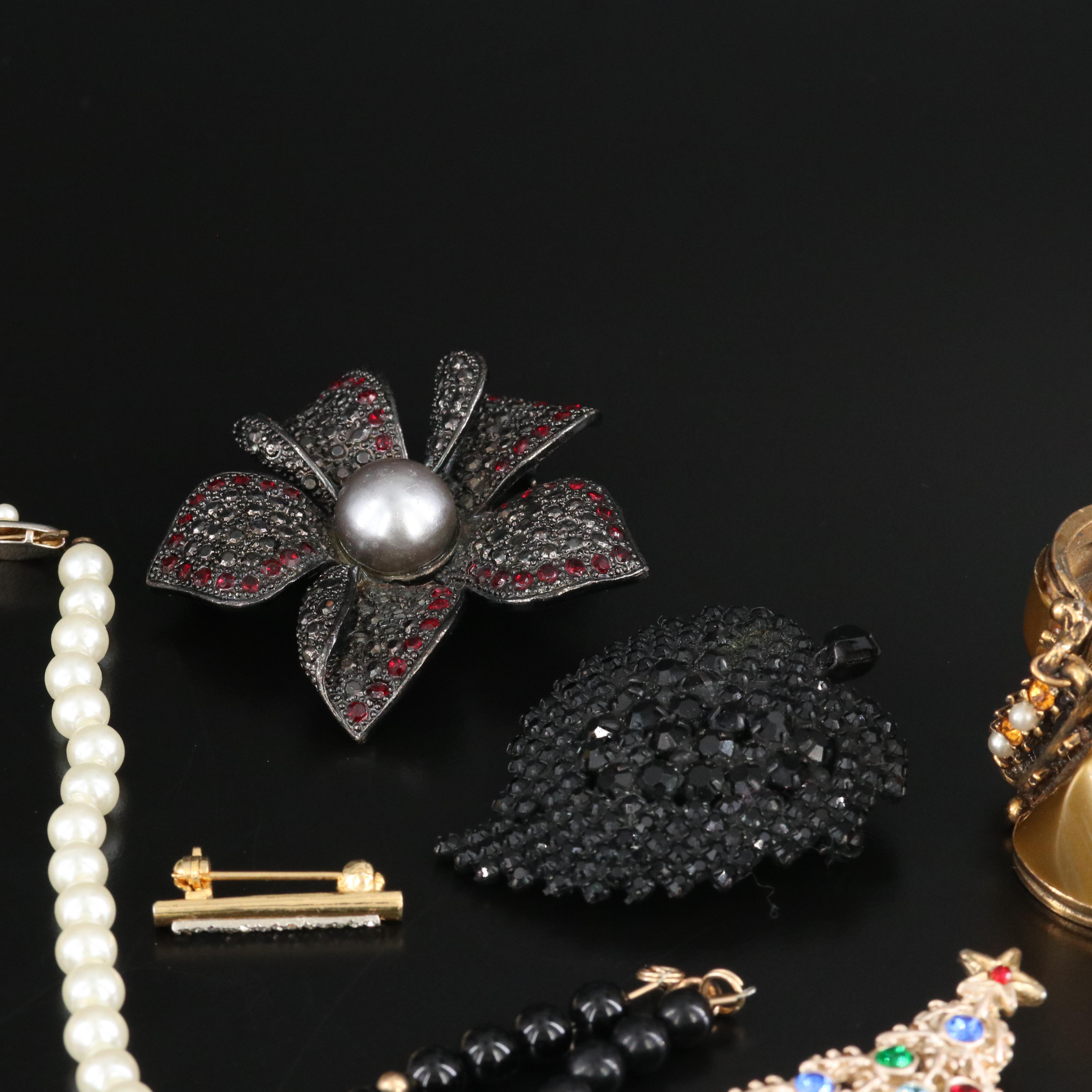 Bakelite, Sterling and Trifari Featured in Vintage Jewelry Collection