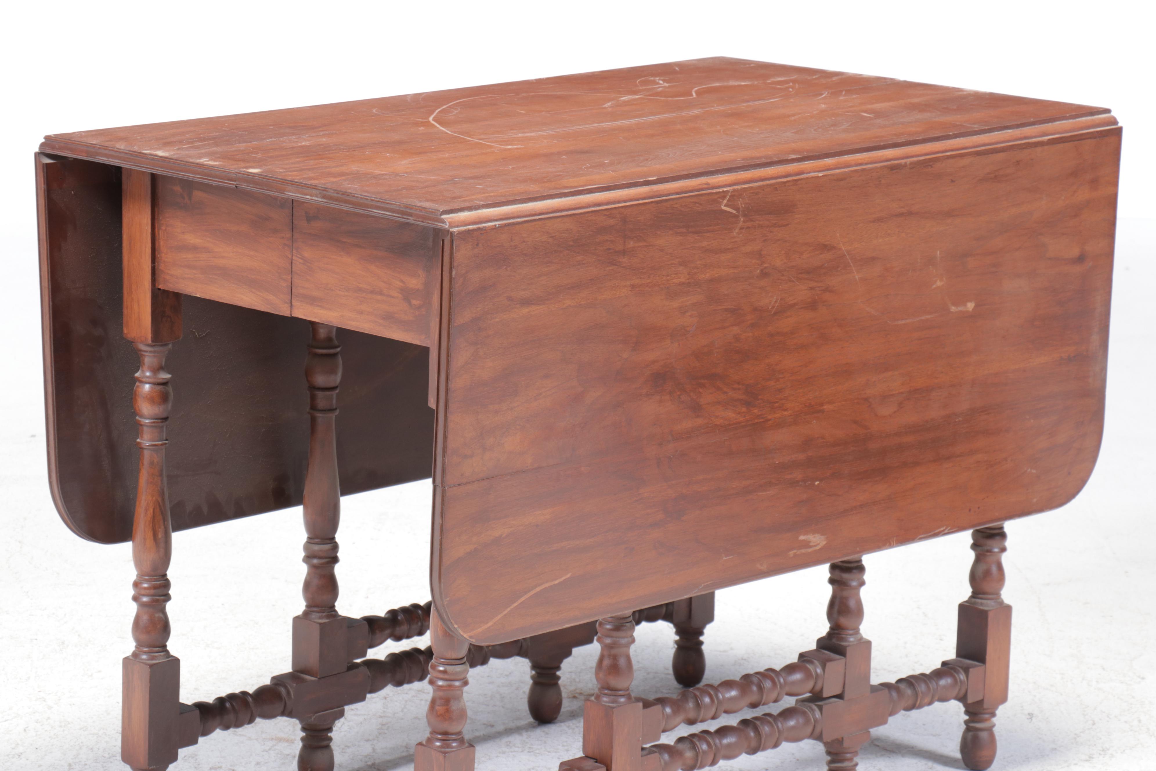 William and Mary Style Gate-Leg Drop Leaf Dining Table, 20th Century