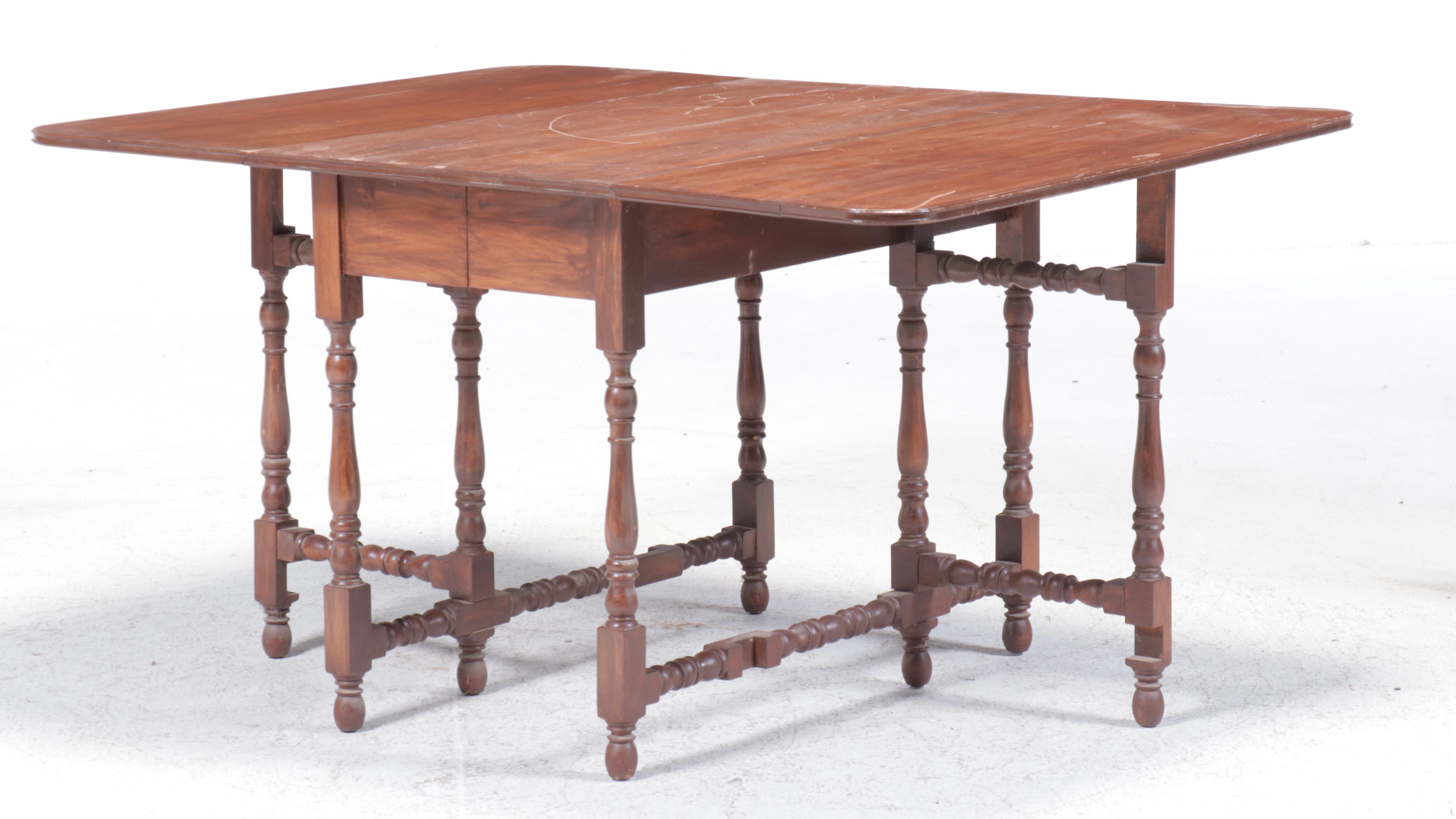 William and Mary Style Gate-Leg Drop Leaf Dining Table, 20th Century
