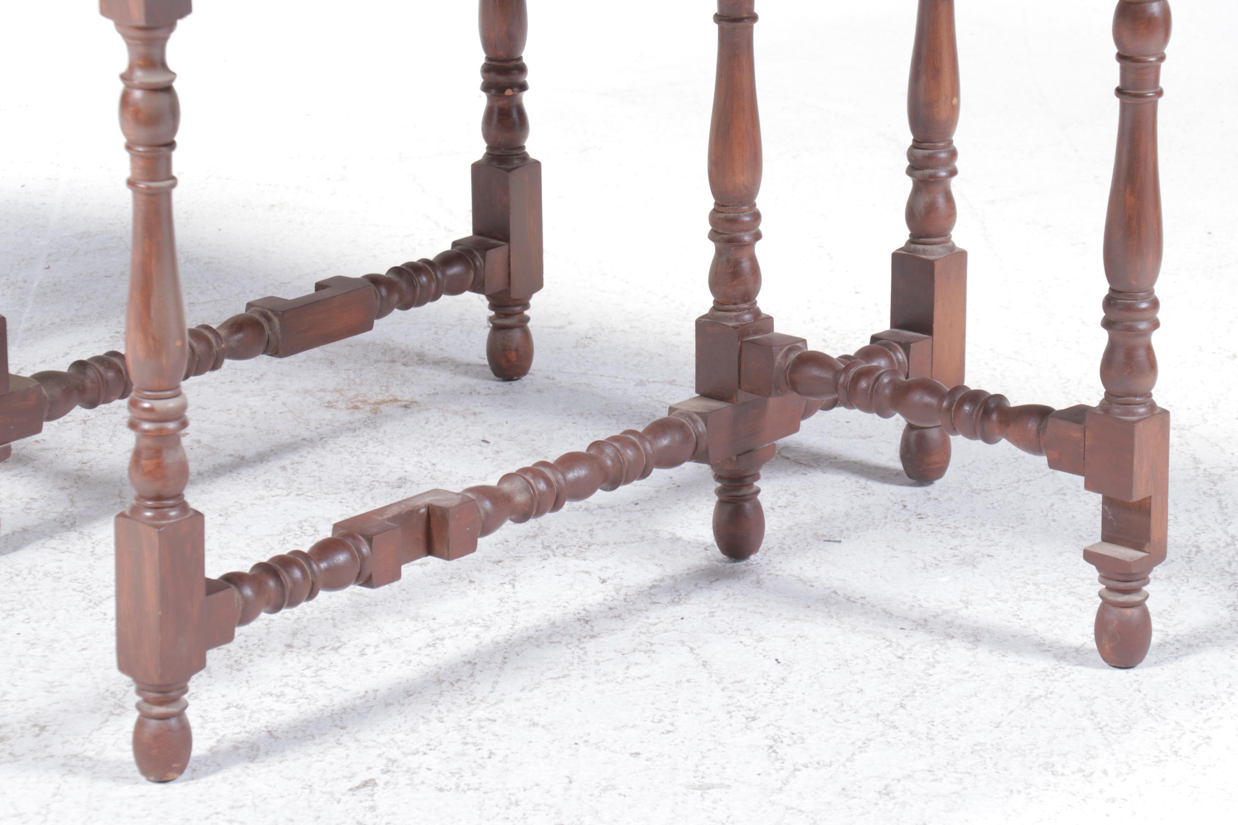 William and Mary Style Gate-Leg Drop Leaf Dining Table, 20th Century