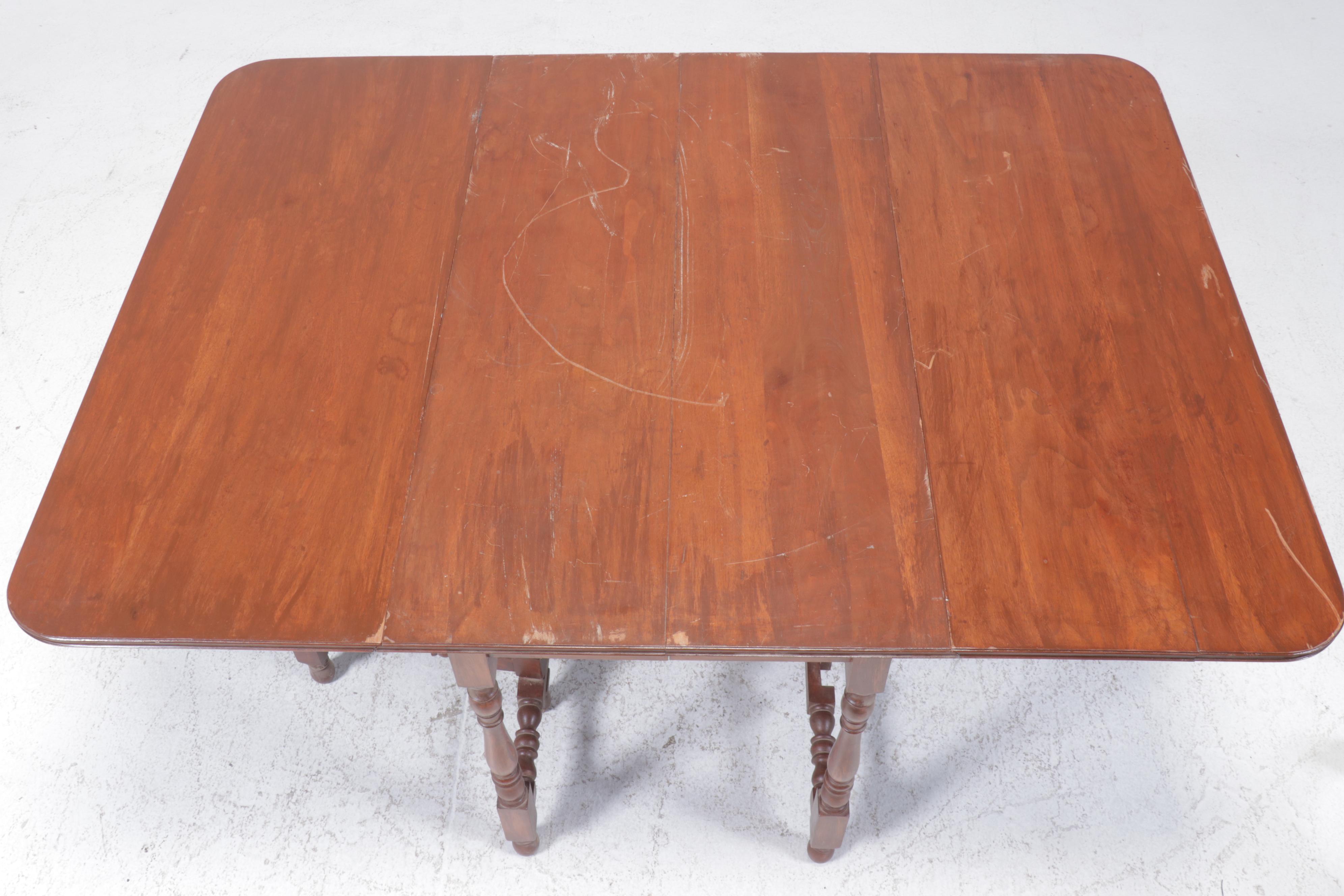 William and Mary Style Gate-Leg Drop Leaf Dining Table, 20th Century