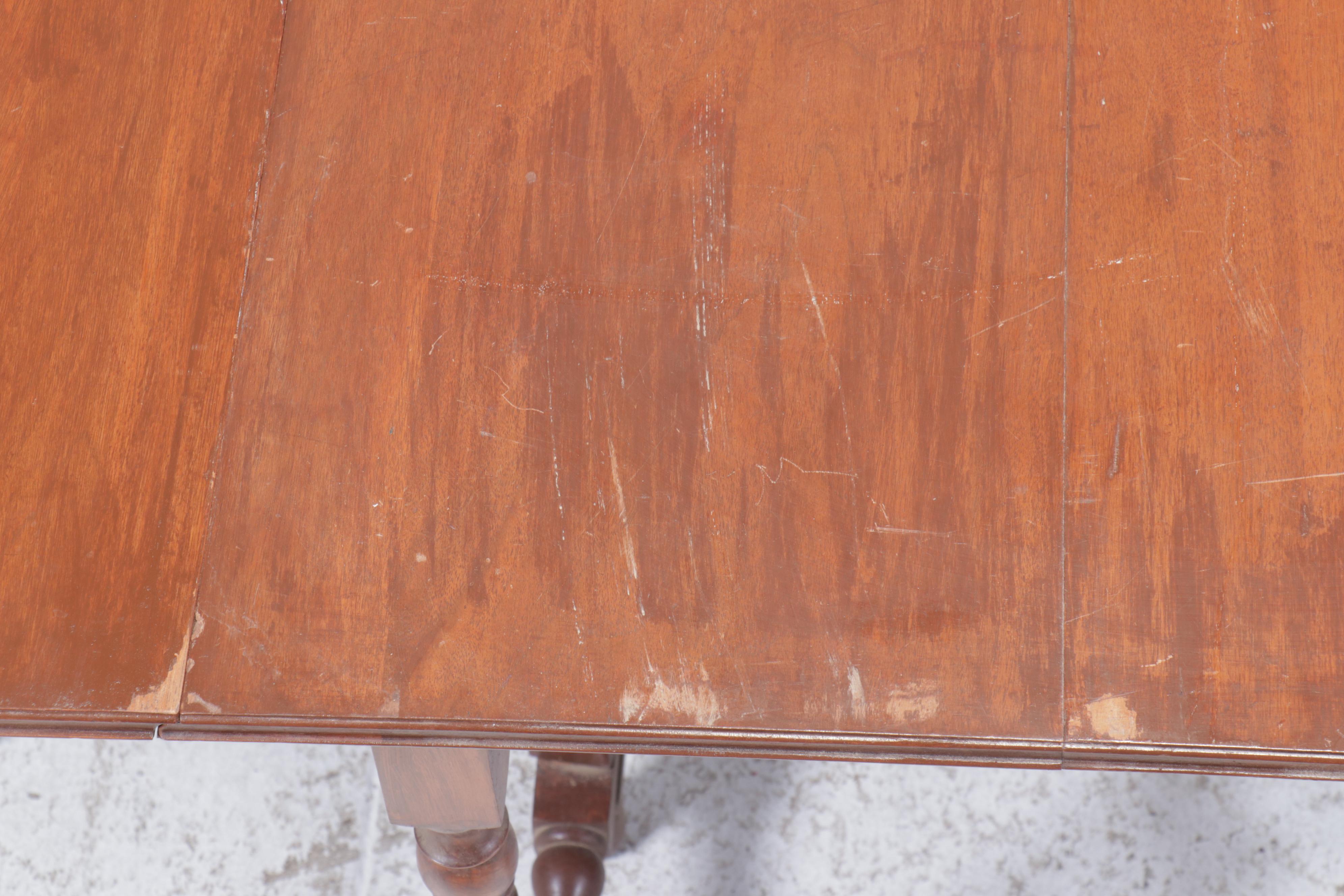 William and Mary Style Gate-Leg Drop Leaf Dining Table, 20th Century