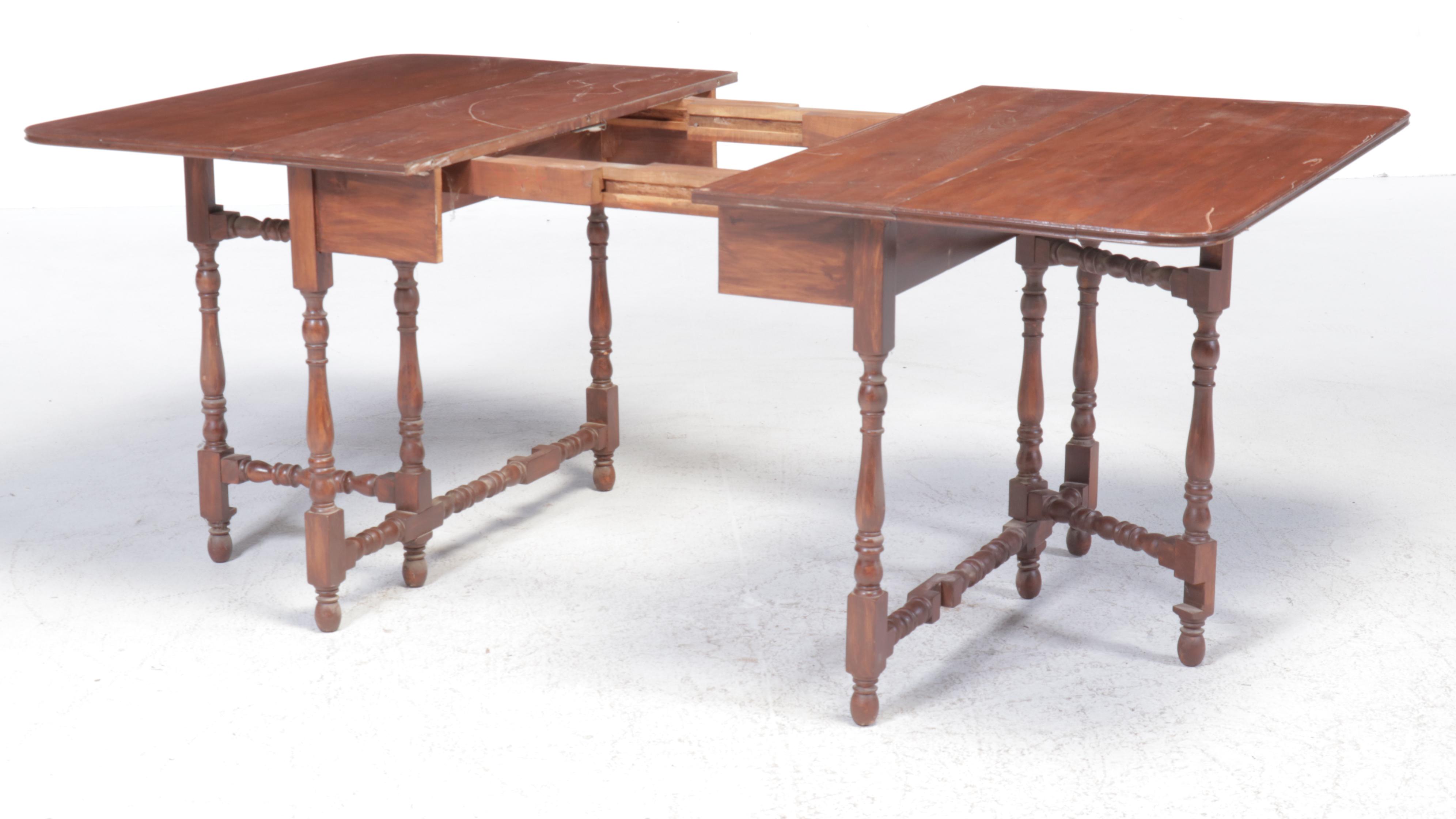 William and Mary Style Gate-Leg Drop Leaf Dining Table, 20th Century