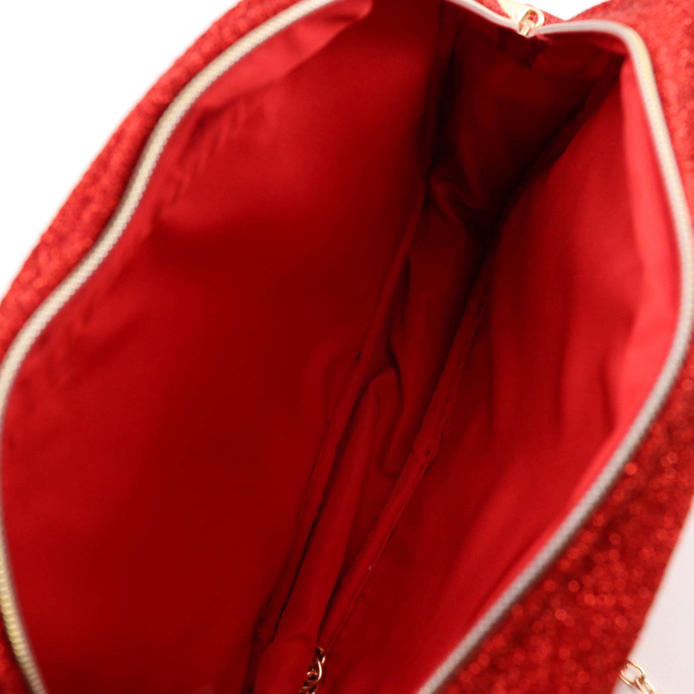 Chanel Beauté Holiday Collection Promotional Zip Pouch with Chain Strap