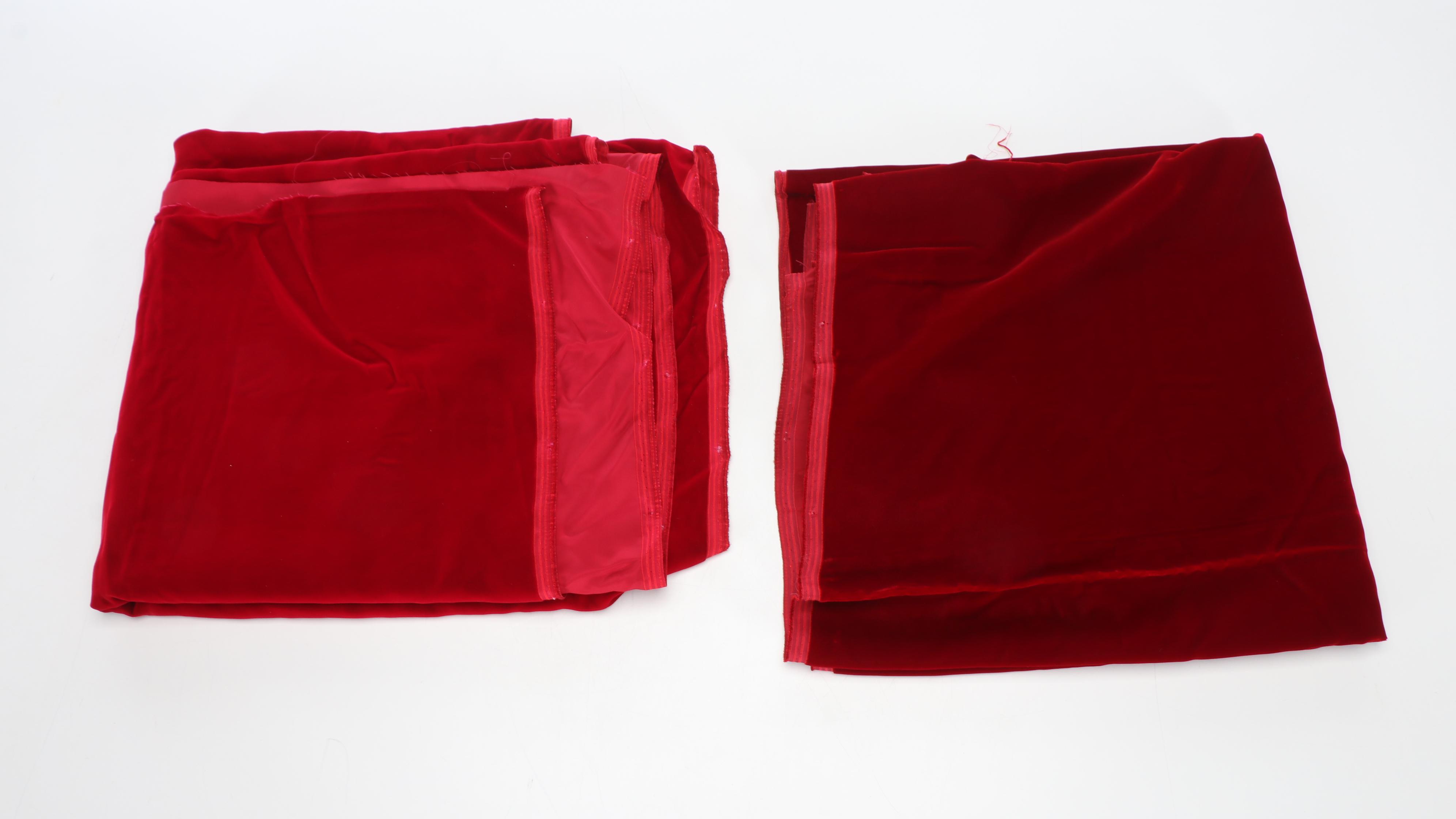 Edwardian Style Cutwork Tablecloth with Other Table Linens, 20th Century