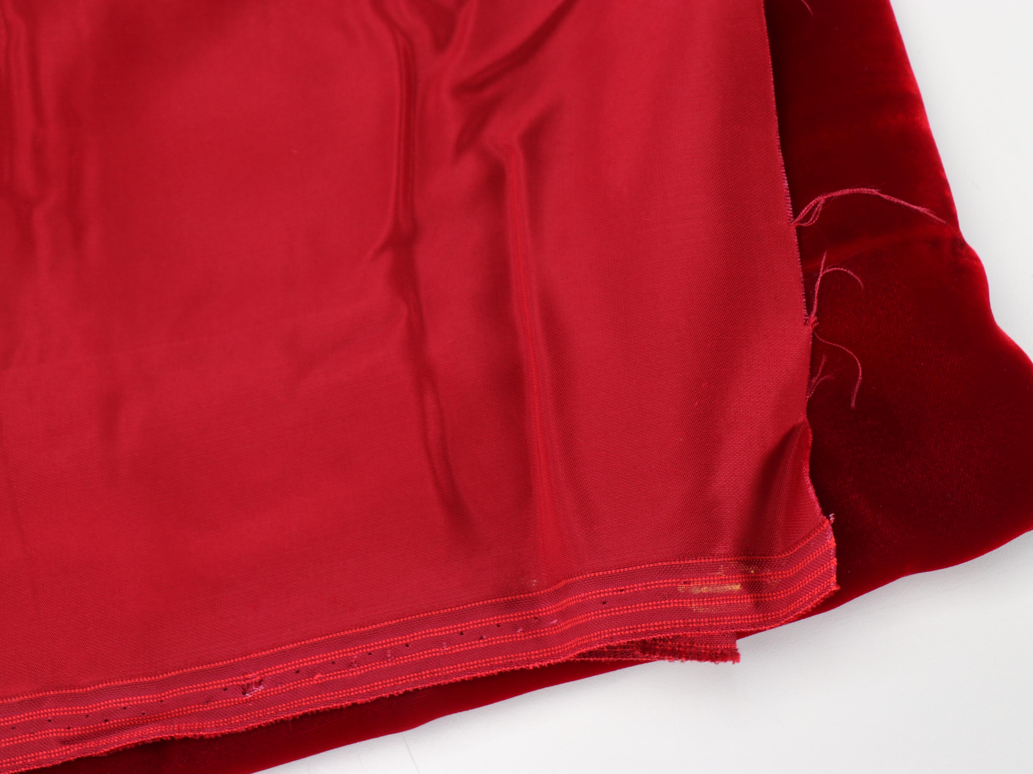 Edwardian Style Cutwork Tablecloth with Other Table Linens, 20th Century