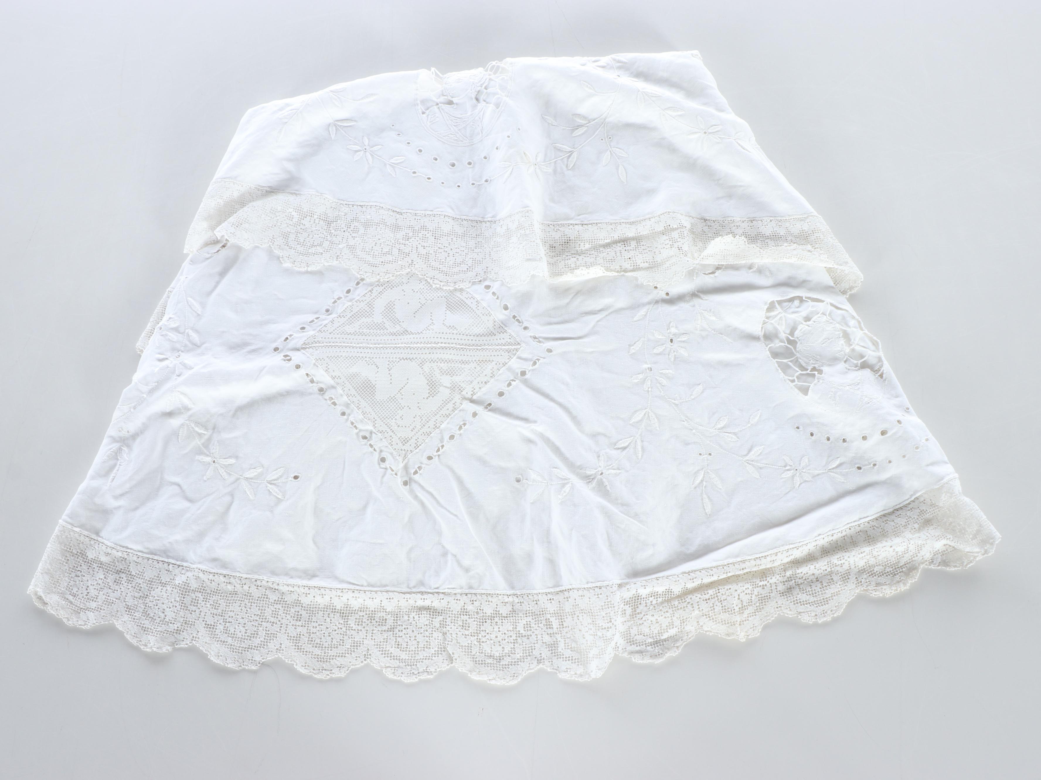 Edwardian Style Cutwork Tablecloth with Other Table Linens, 20th Century