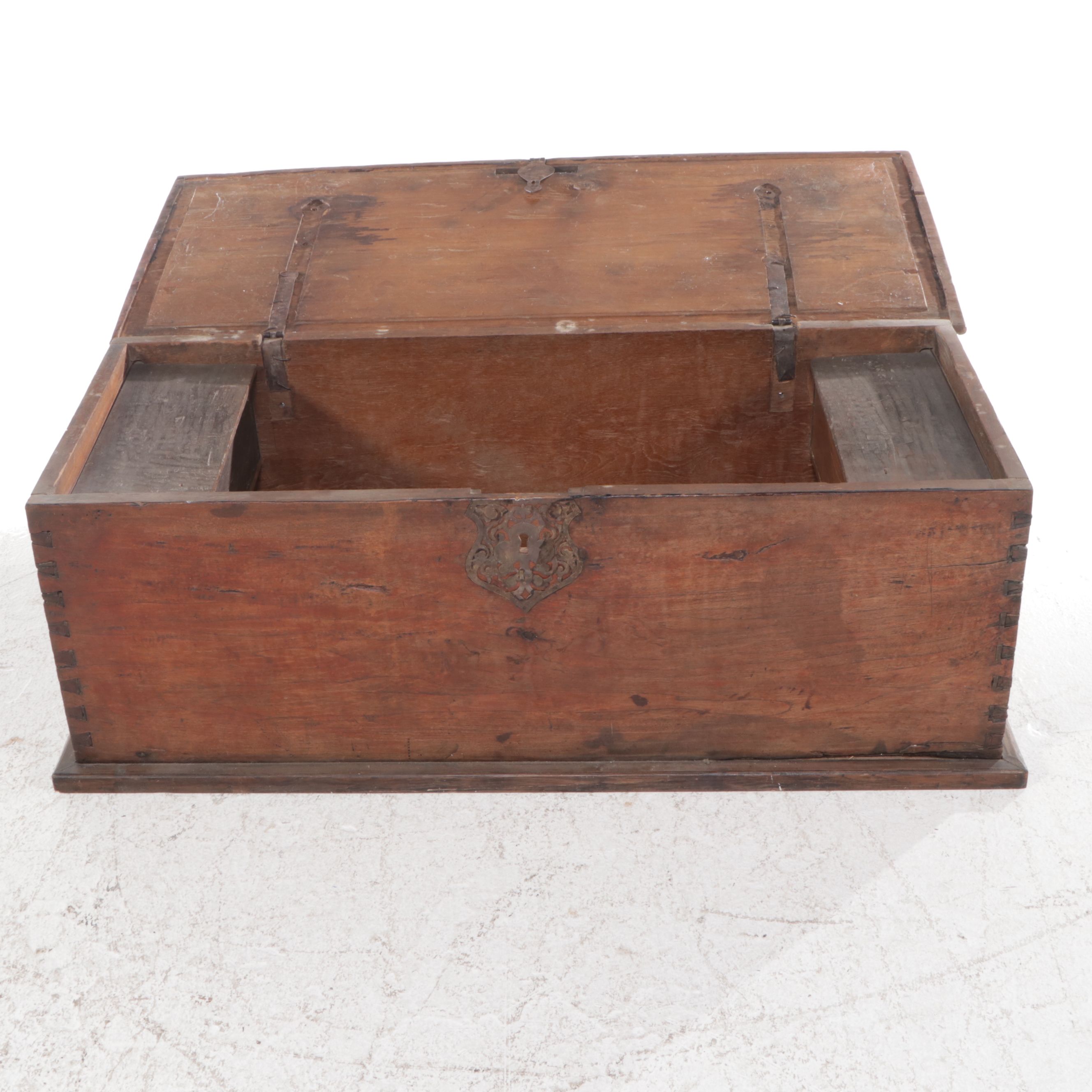 Dovetailed Elm Chest, 18th Century