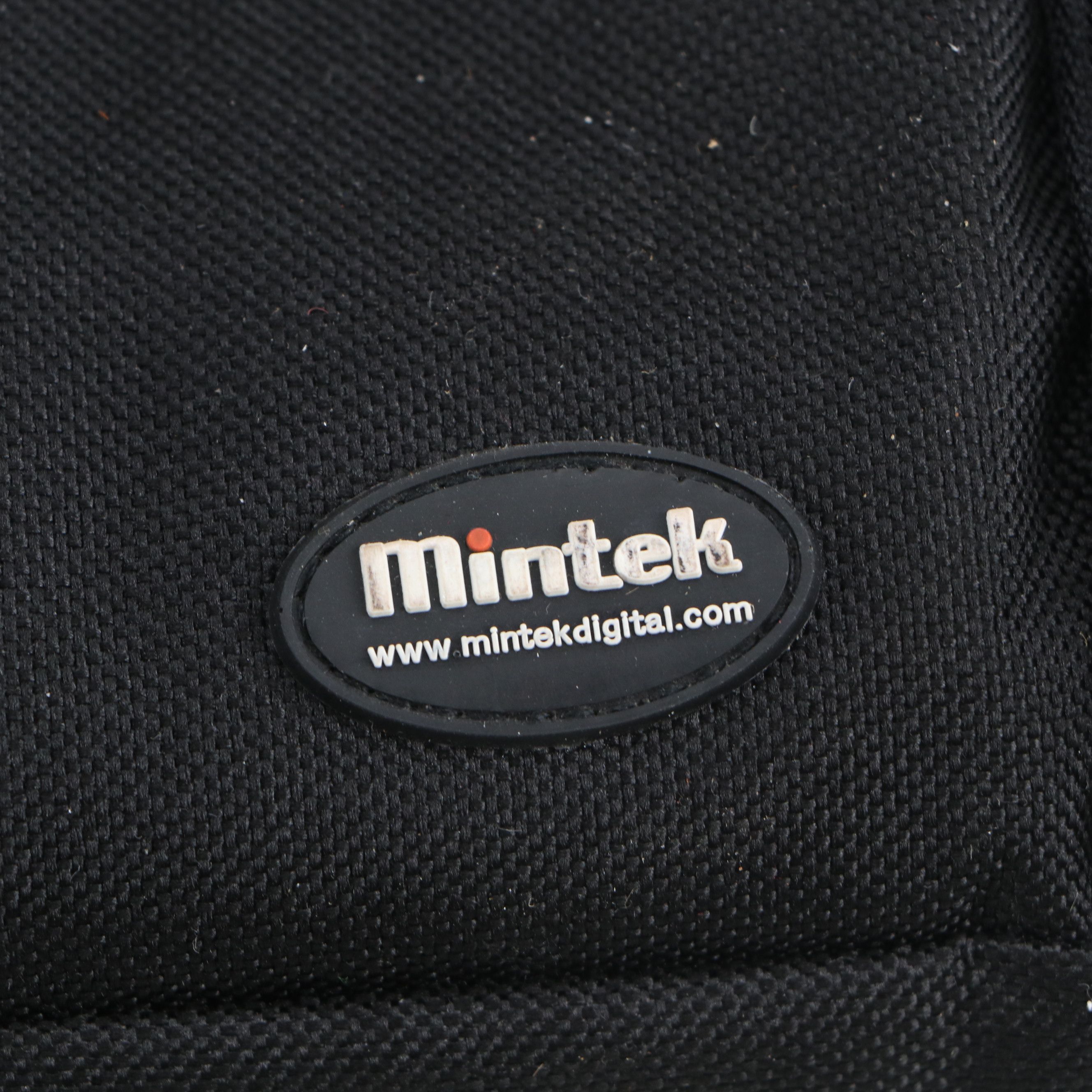 Mintek MDP-1770 7" Monitor Portable DVD Player with Bose Headphones