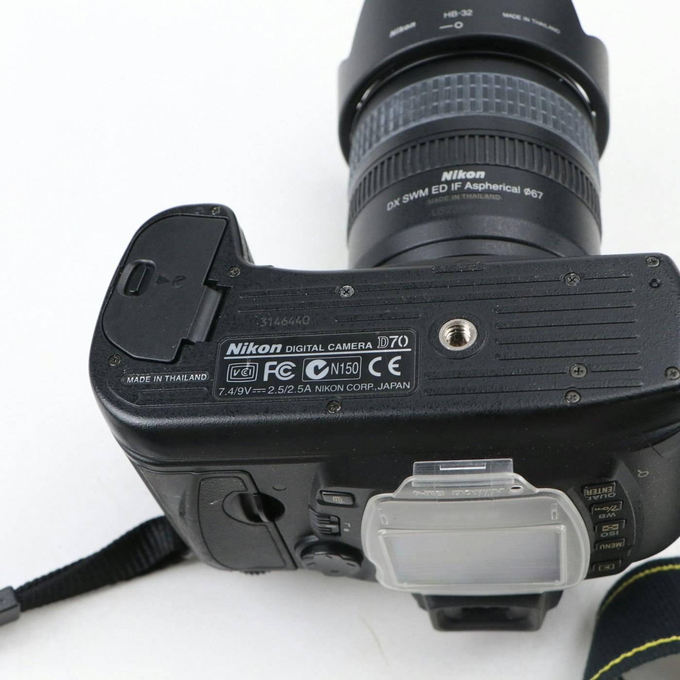 Nikon D70 DSLR Camera with Flash Extension and Tripods | EBTH