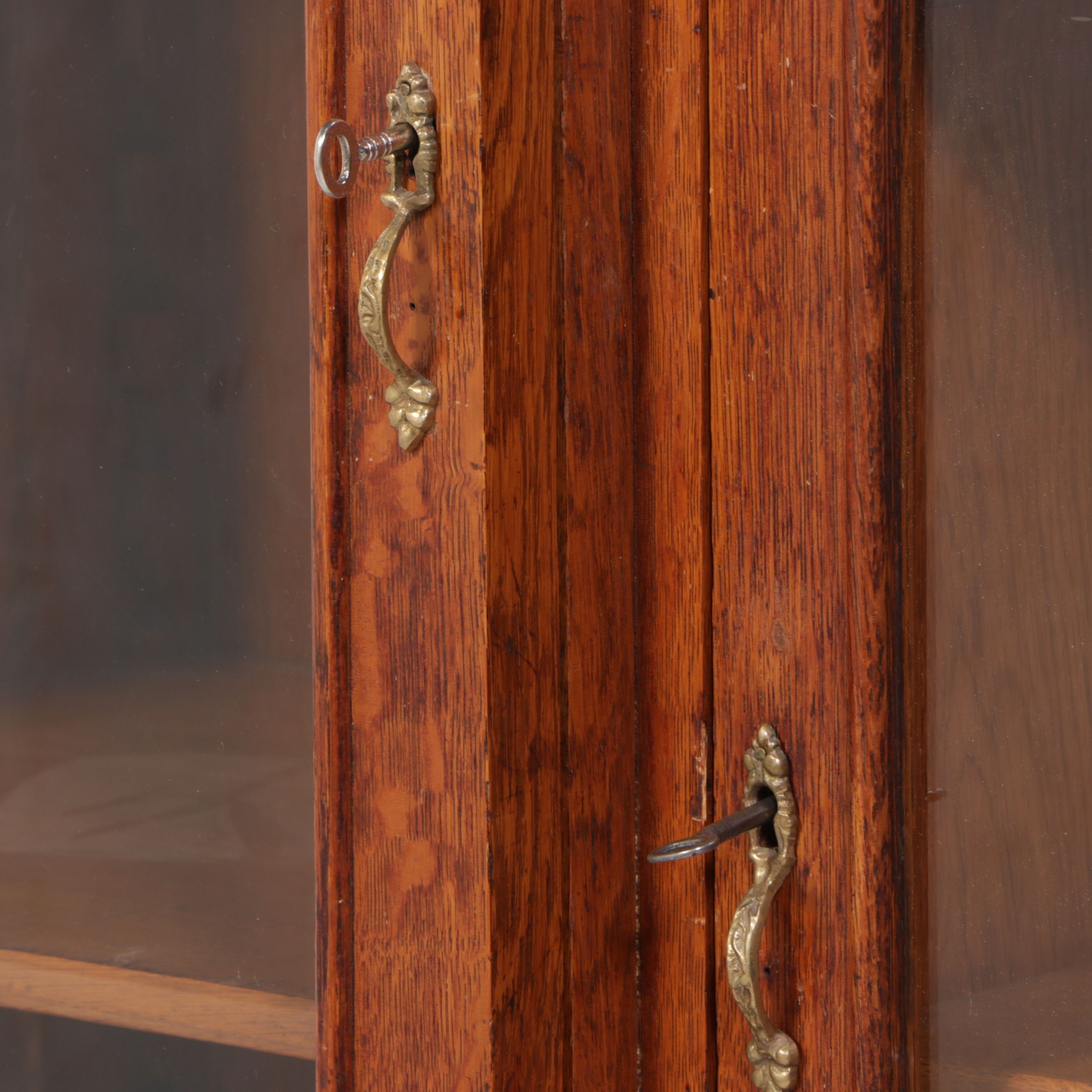 American Art Nouveau Style Oak China Cabinet, Late 19th/Early 20th Century