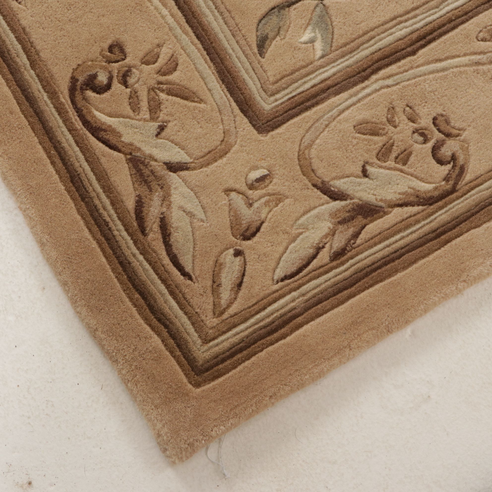 9'6 x 13'6 Hand-Tufted Versailles Palace" Area Rug