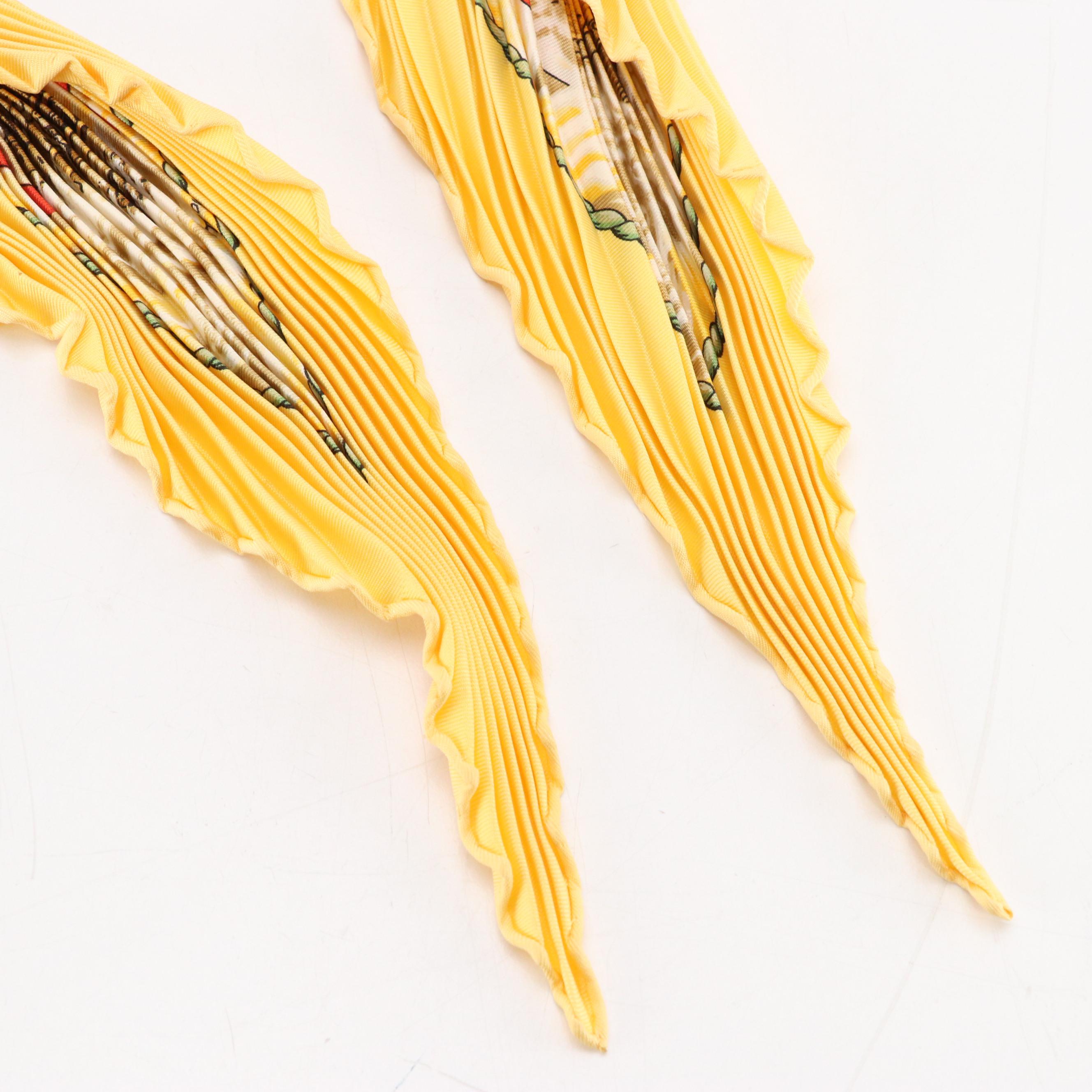 Hermès "Vive le Vent" Plissé Scarf 90 in Silk Twill with Box and Booklet