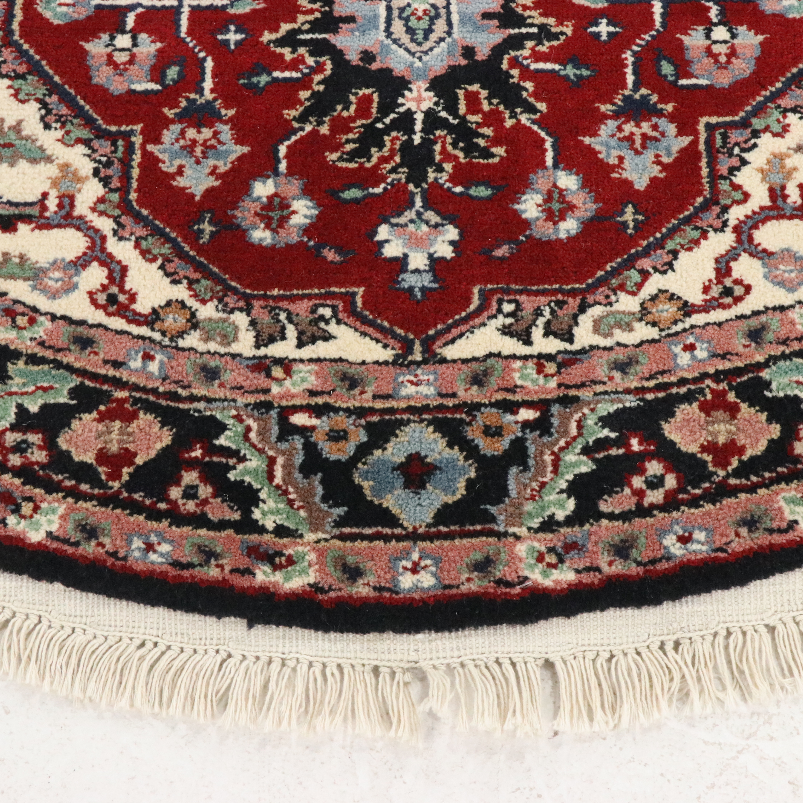 5'2 Round Hand-Knotted Indo-Persian Heriz Area Rug