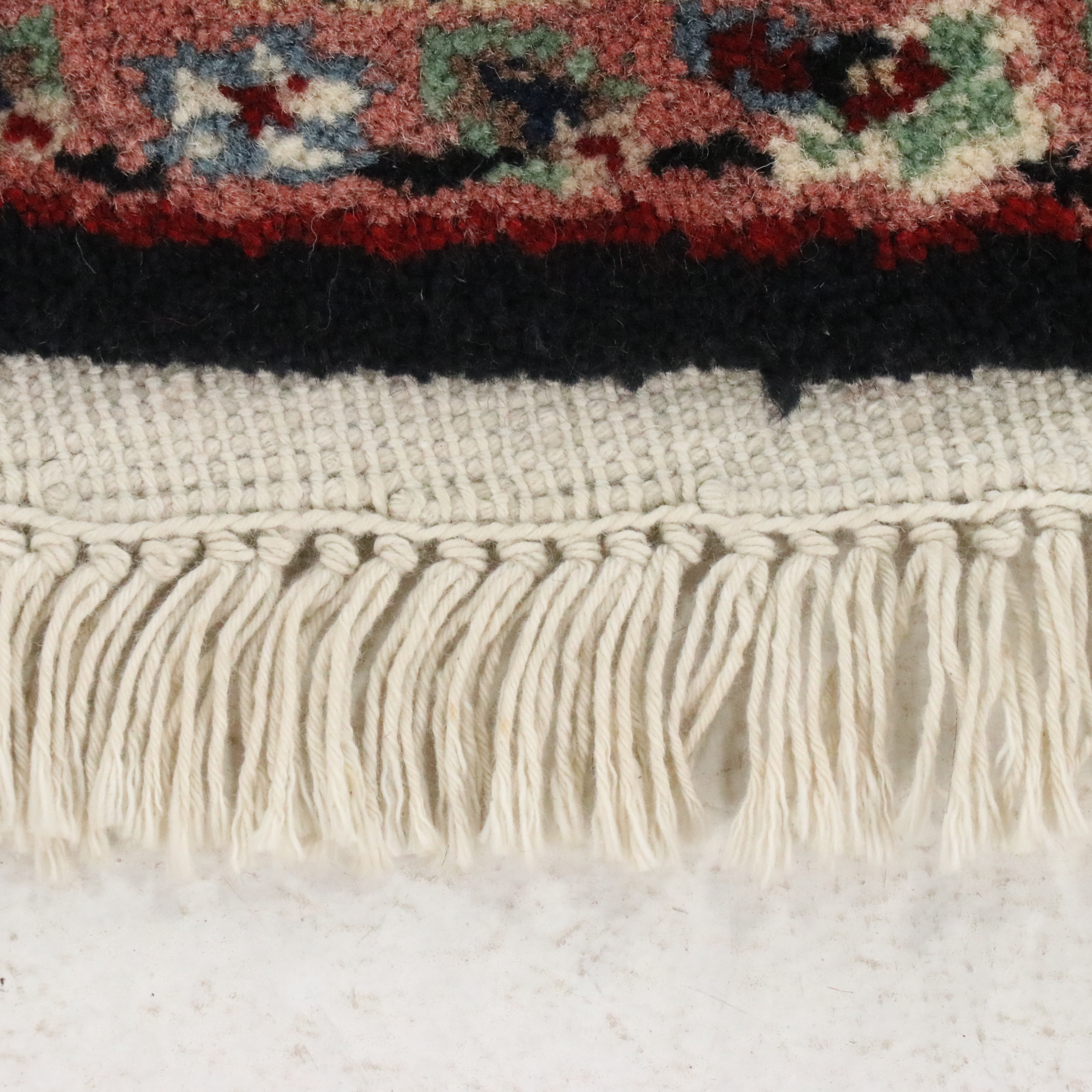 5'2 Round Hand-Knotted Indo-Persian Heriz Area Rug