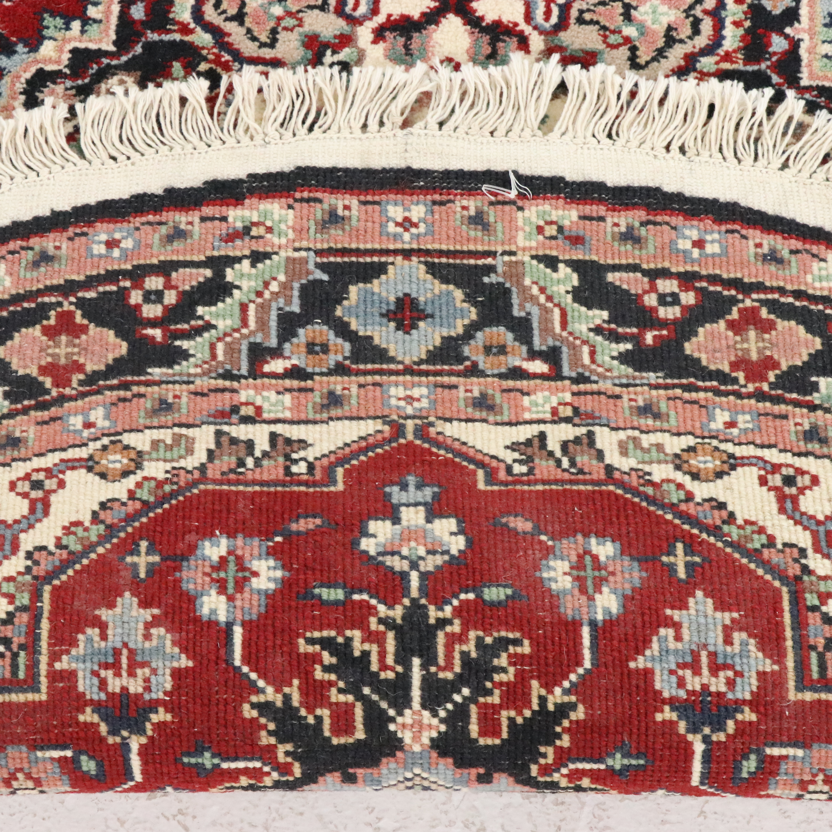 5'2 Round Hand-Knotted Indo-Persian Heriz Area Rug