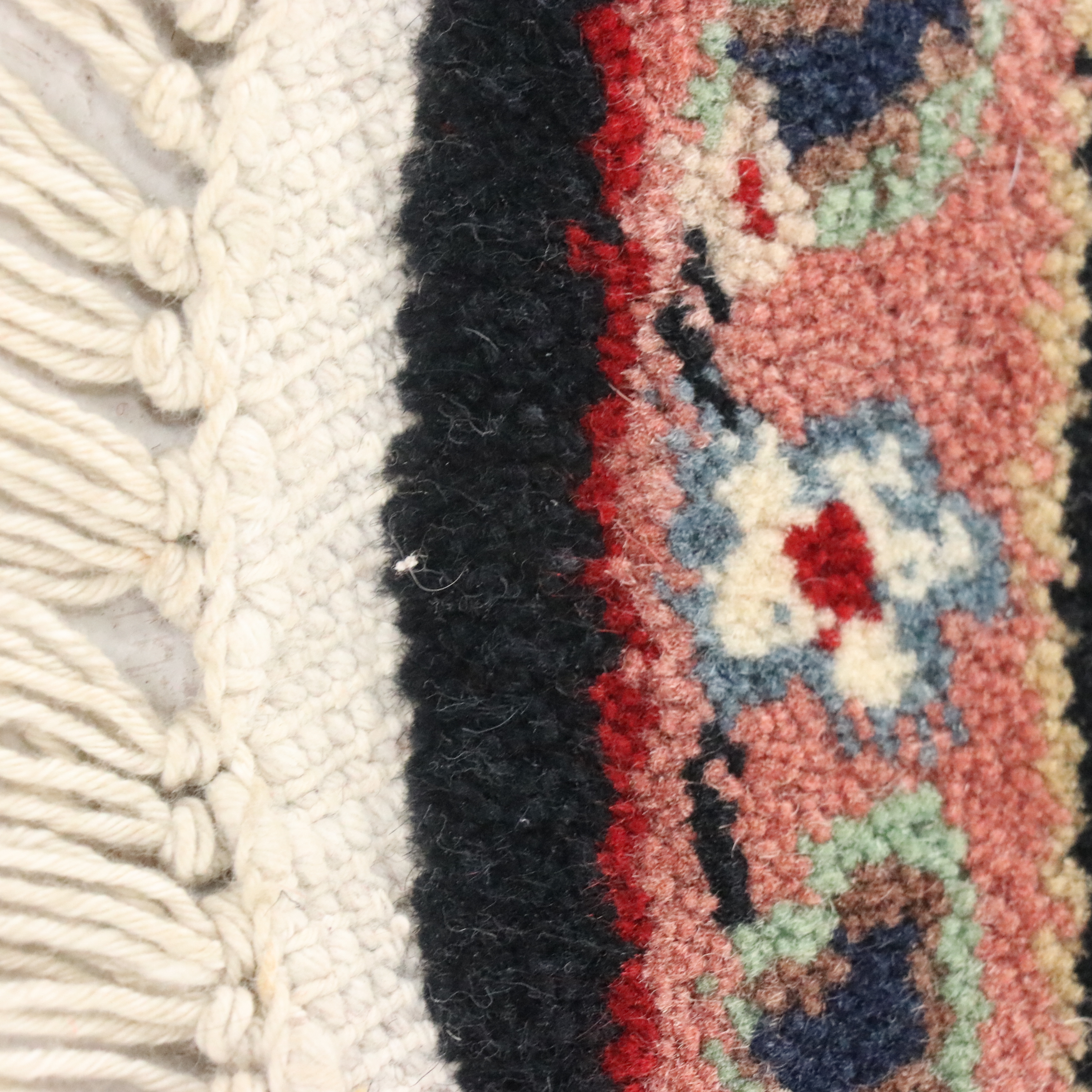 5'2 Round Hand-Knotted Indo-Persian Heriz Area Rug